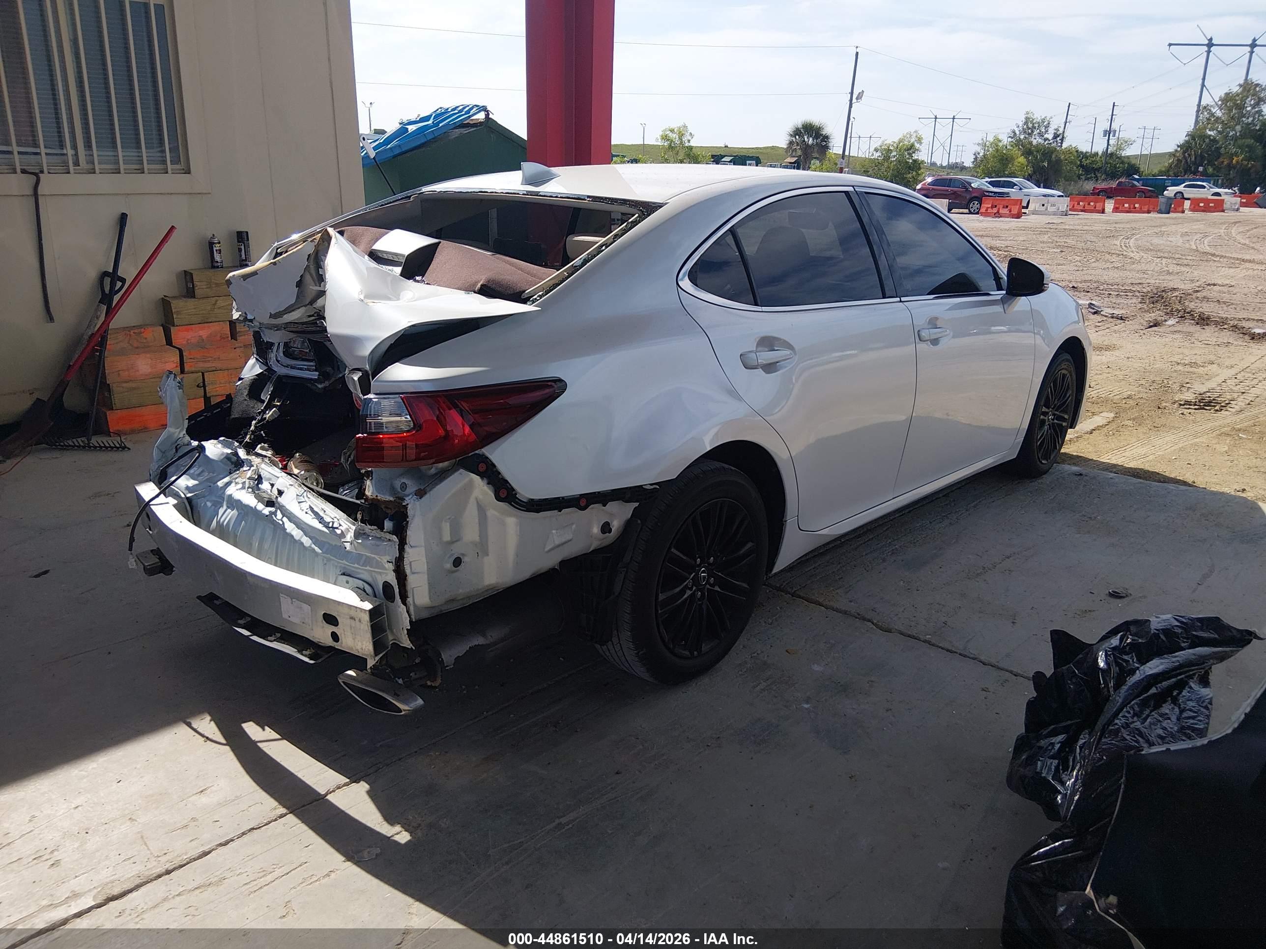 LEXUS ES image 4