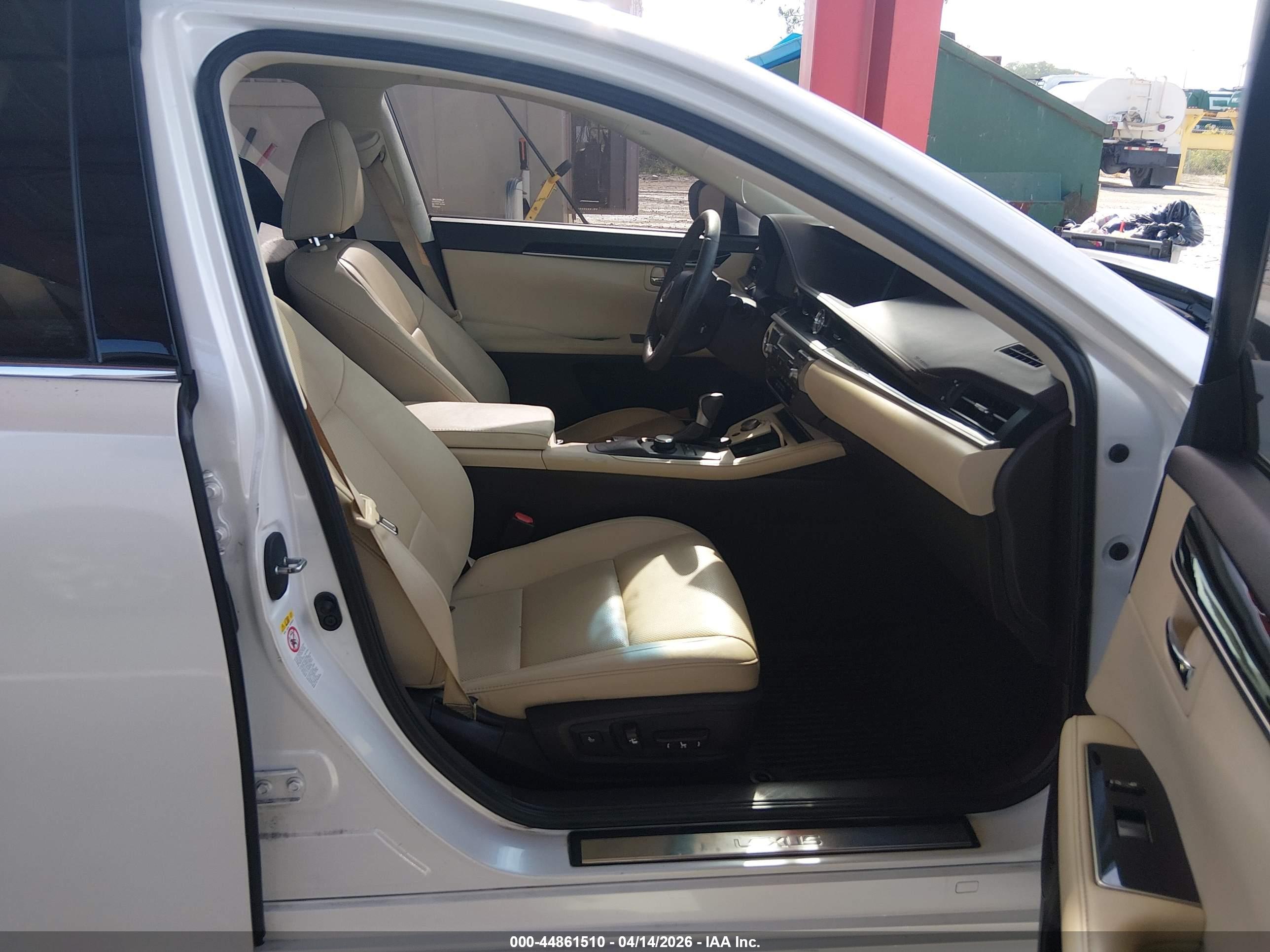 LEXUS ES image 5