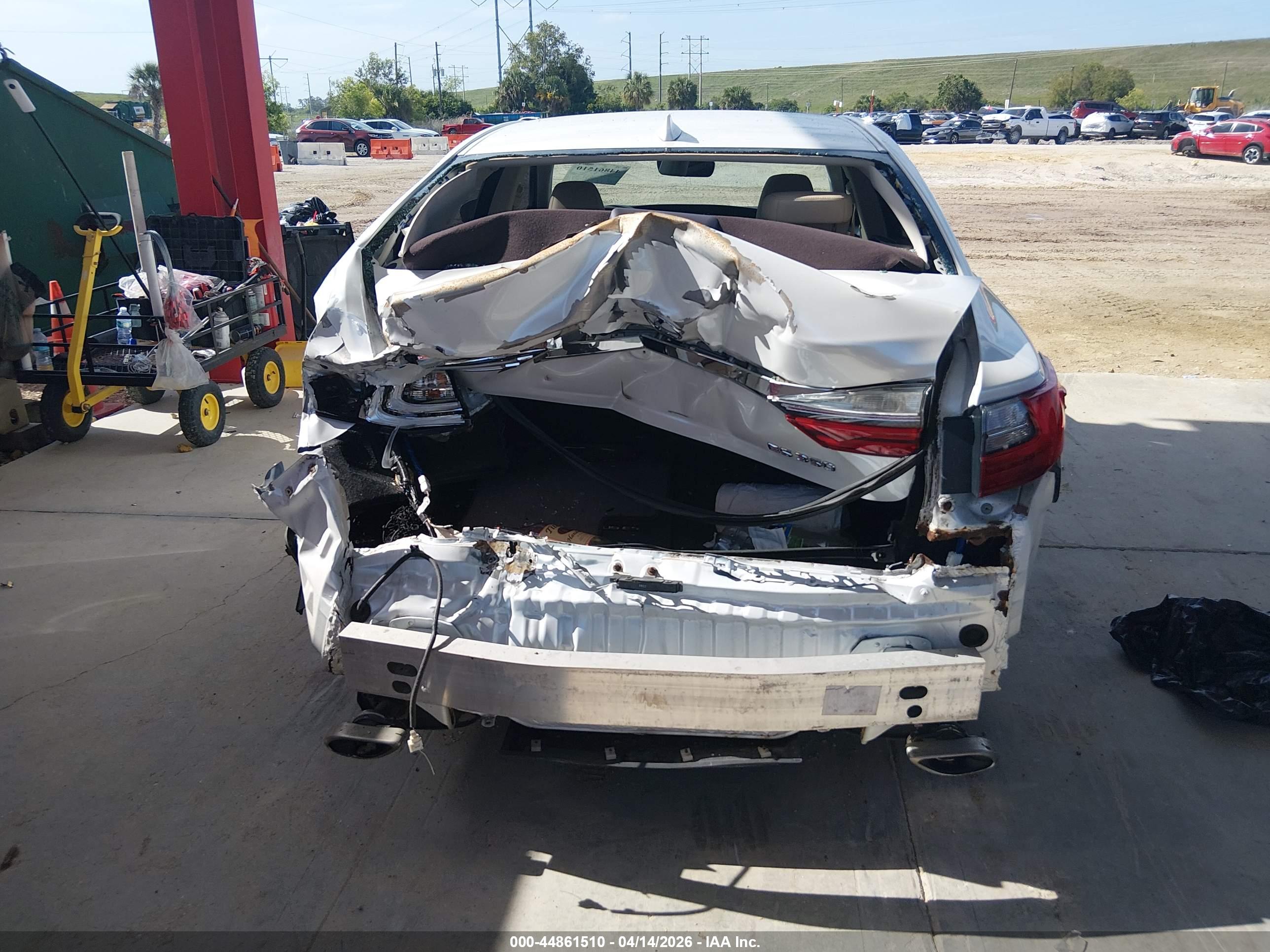 LEXUS ES image 6