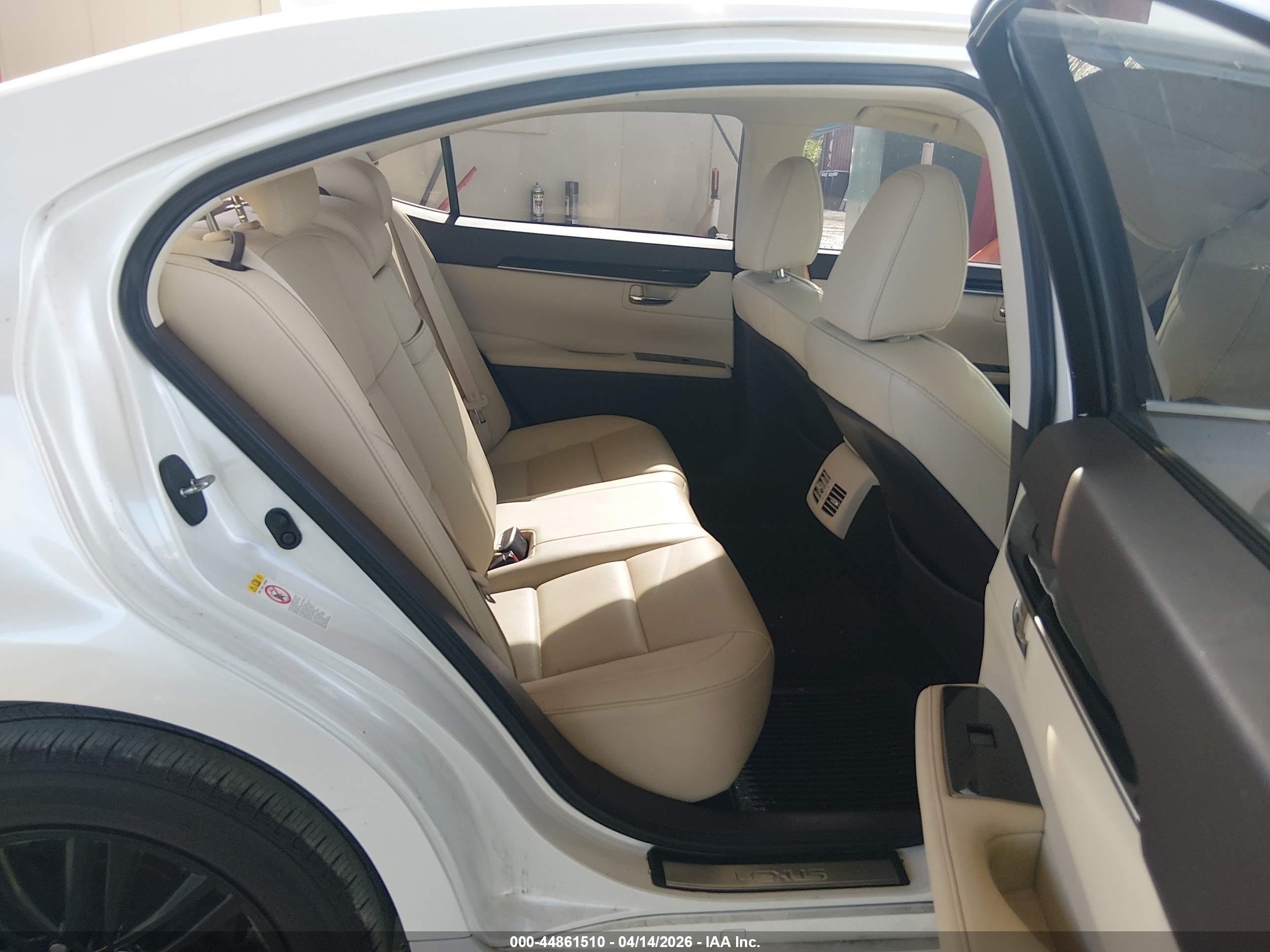 LEXUS ES image 8