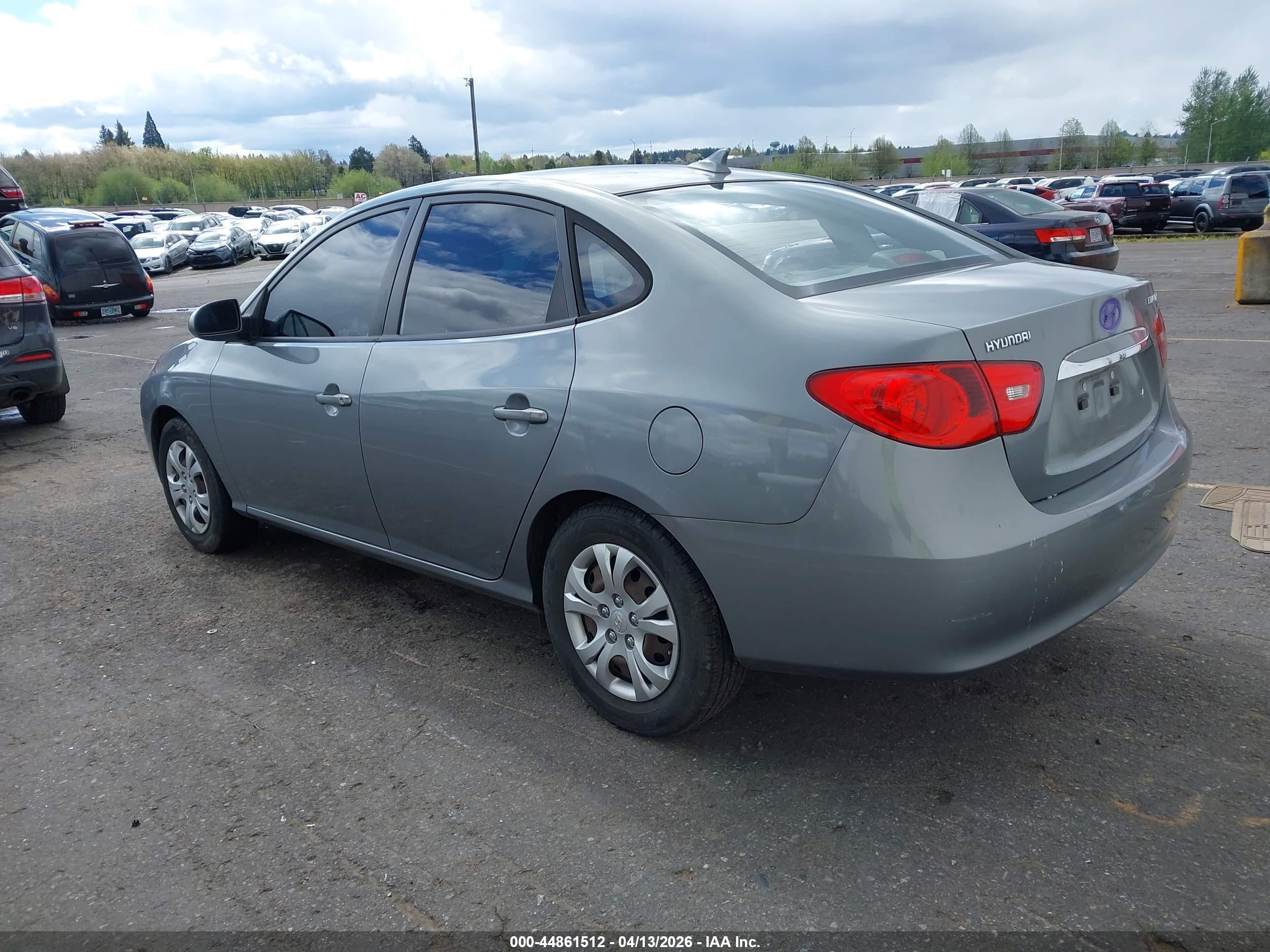 HYUNDAI ELANTRA image 3