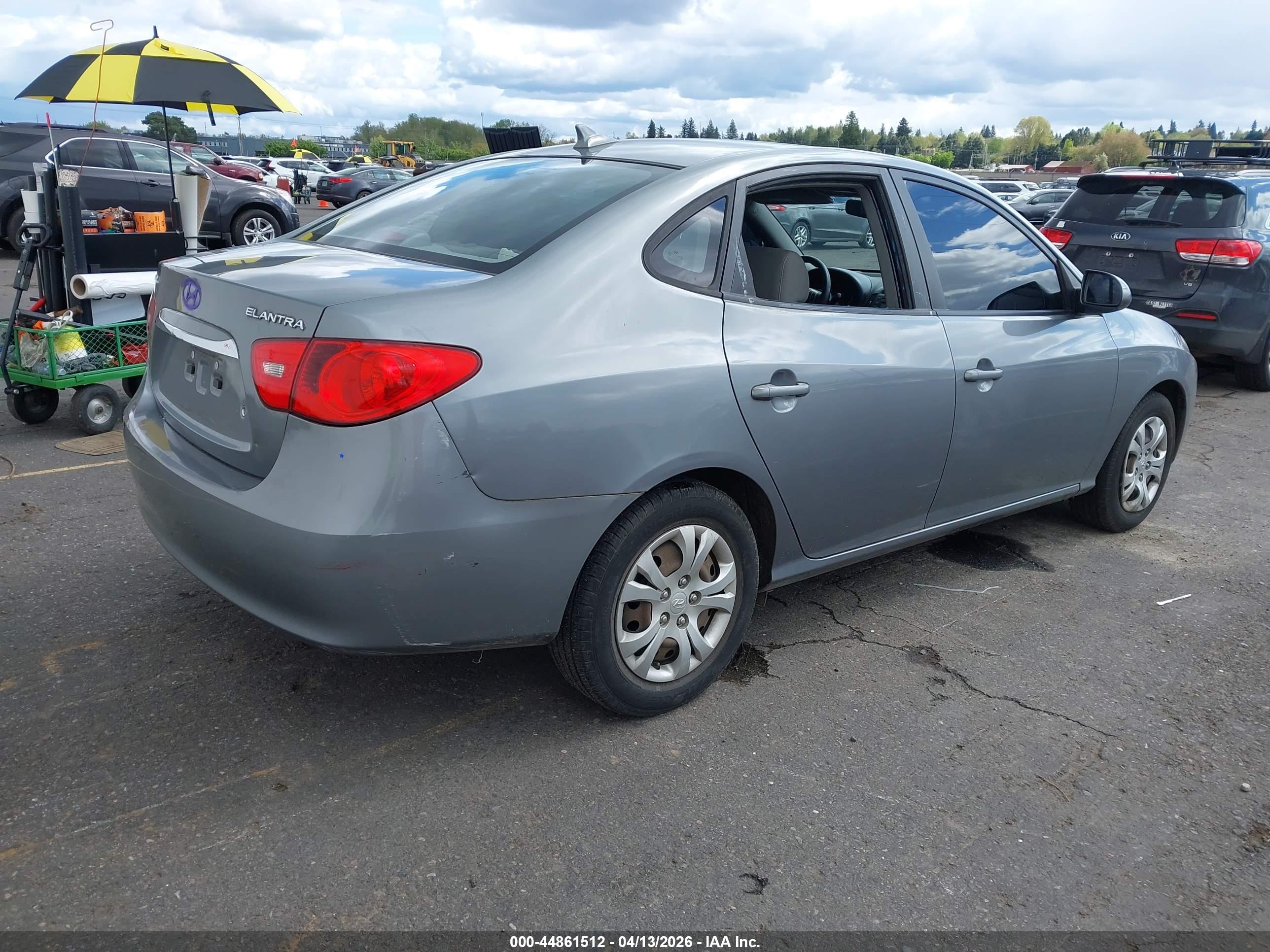 HYUNDAI ELANTRA image 4