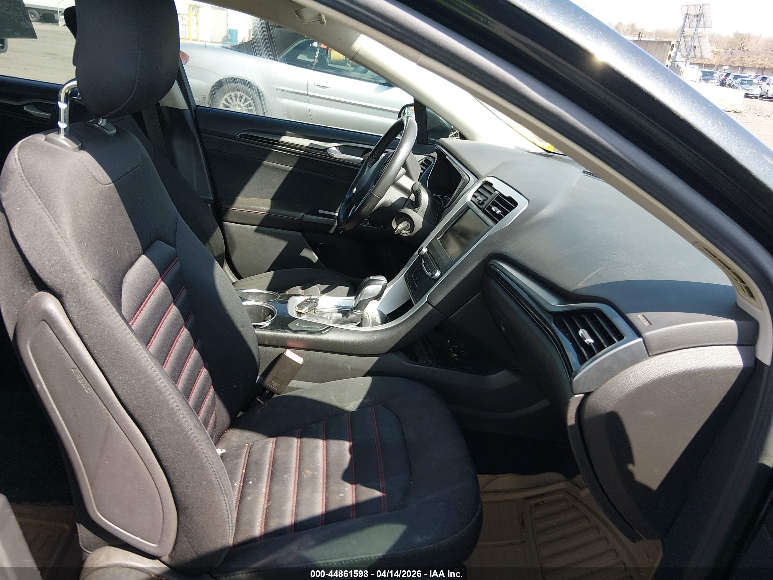 FORD FUSION image 5