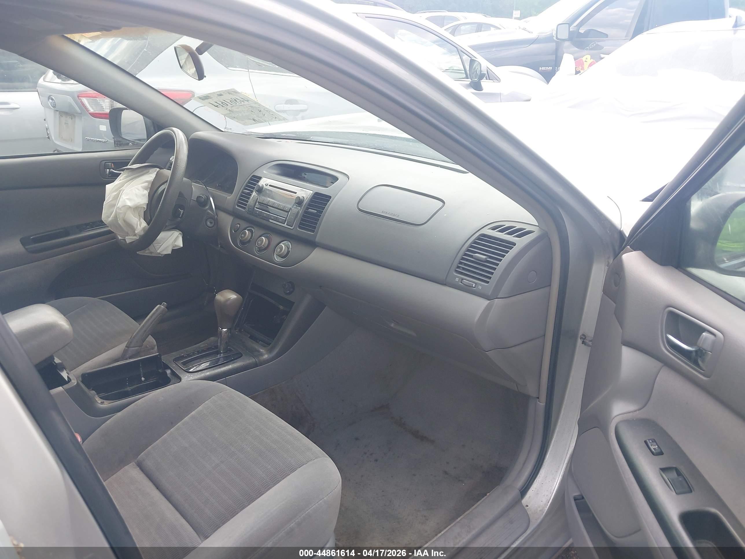 TOYOTA CAMRY image 5
