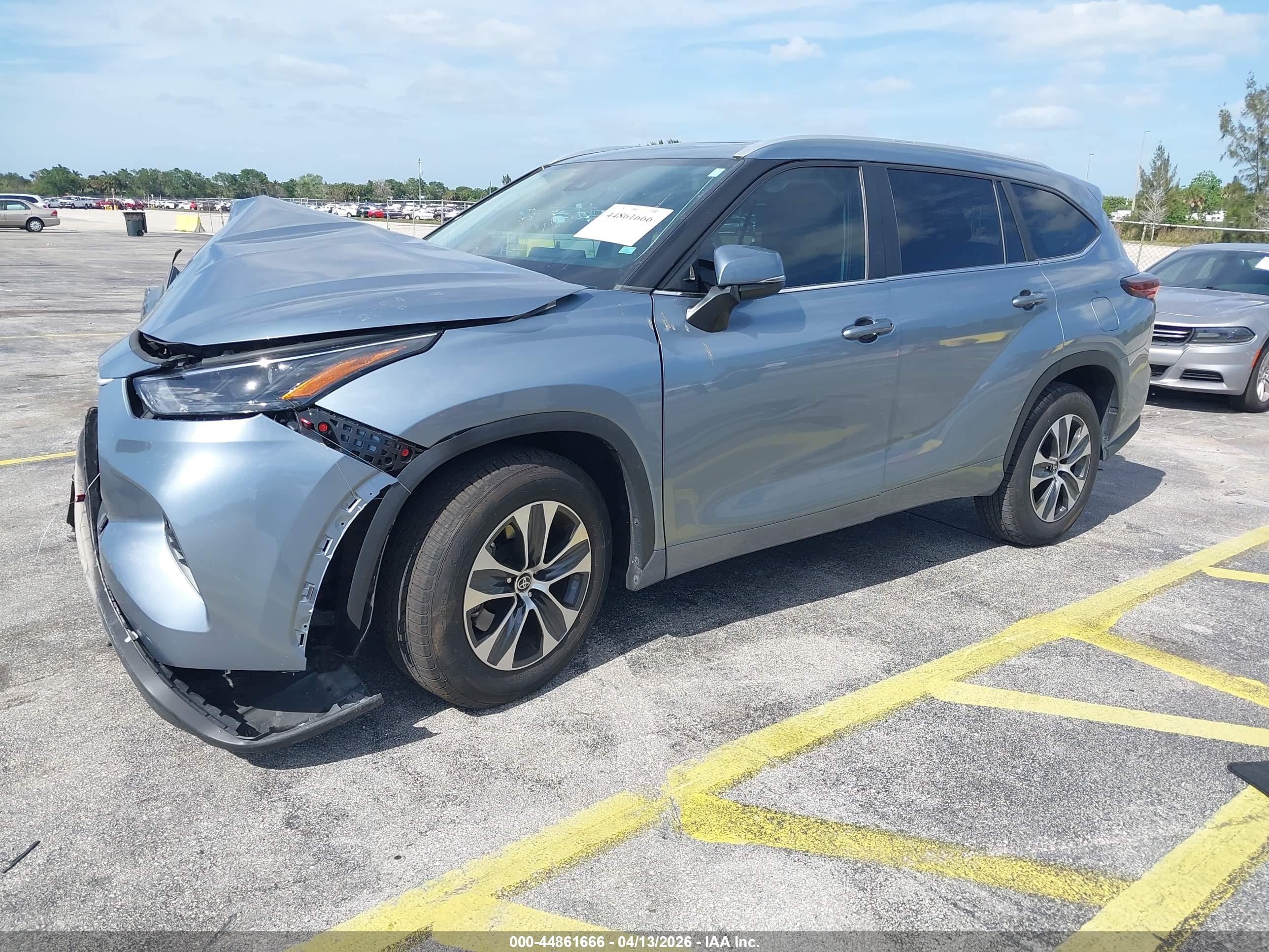 TOYOTA HIGHLANDER image 2