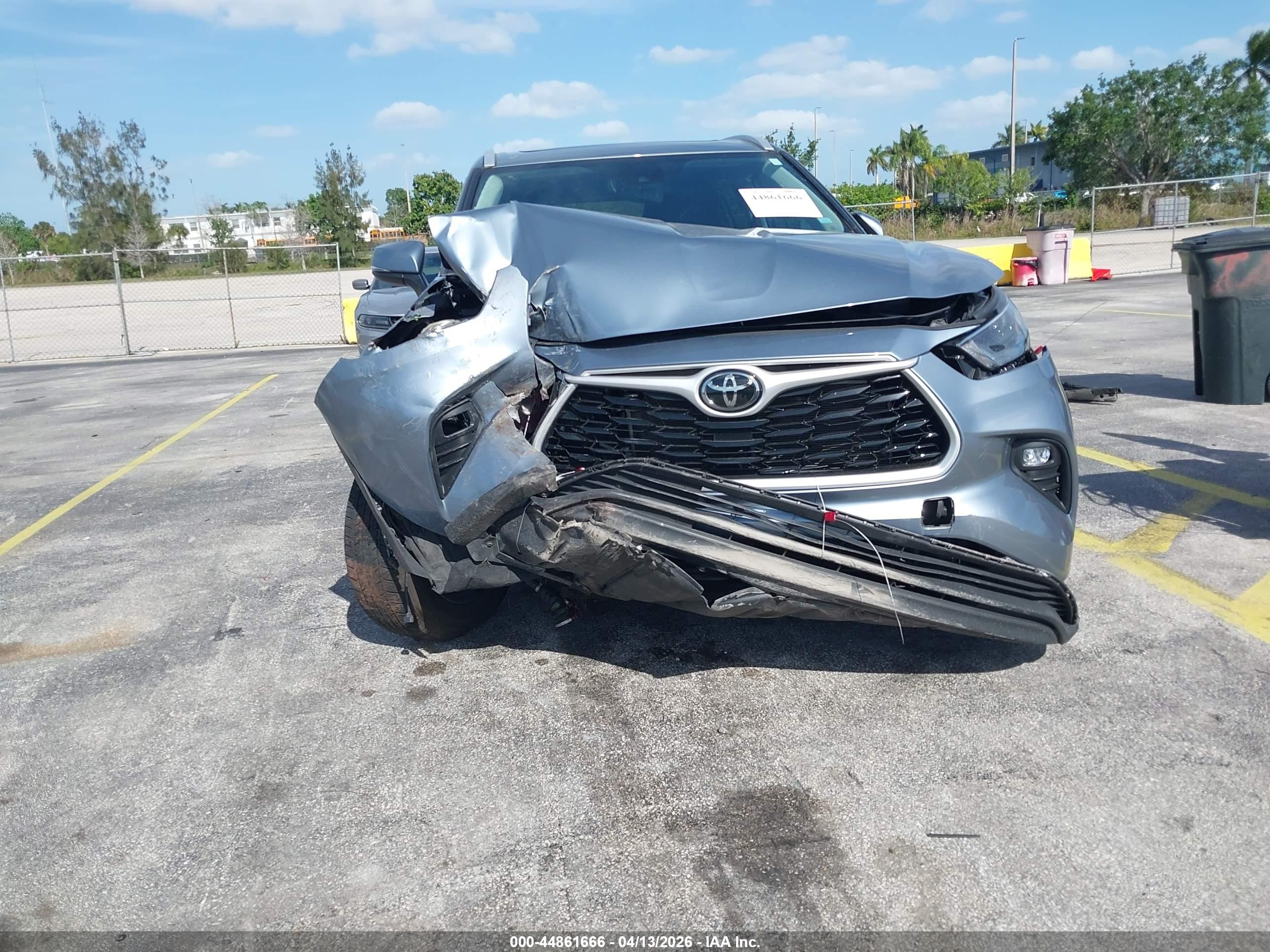 TOYOTA HIGHLANDER image 6