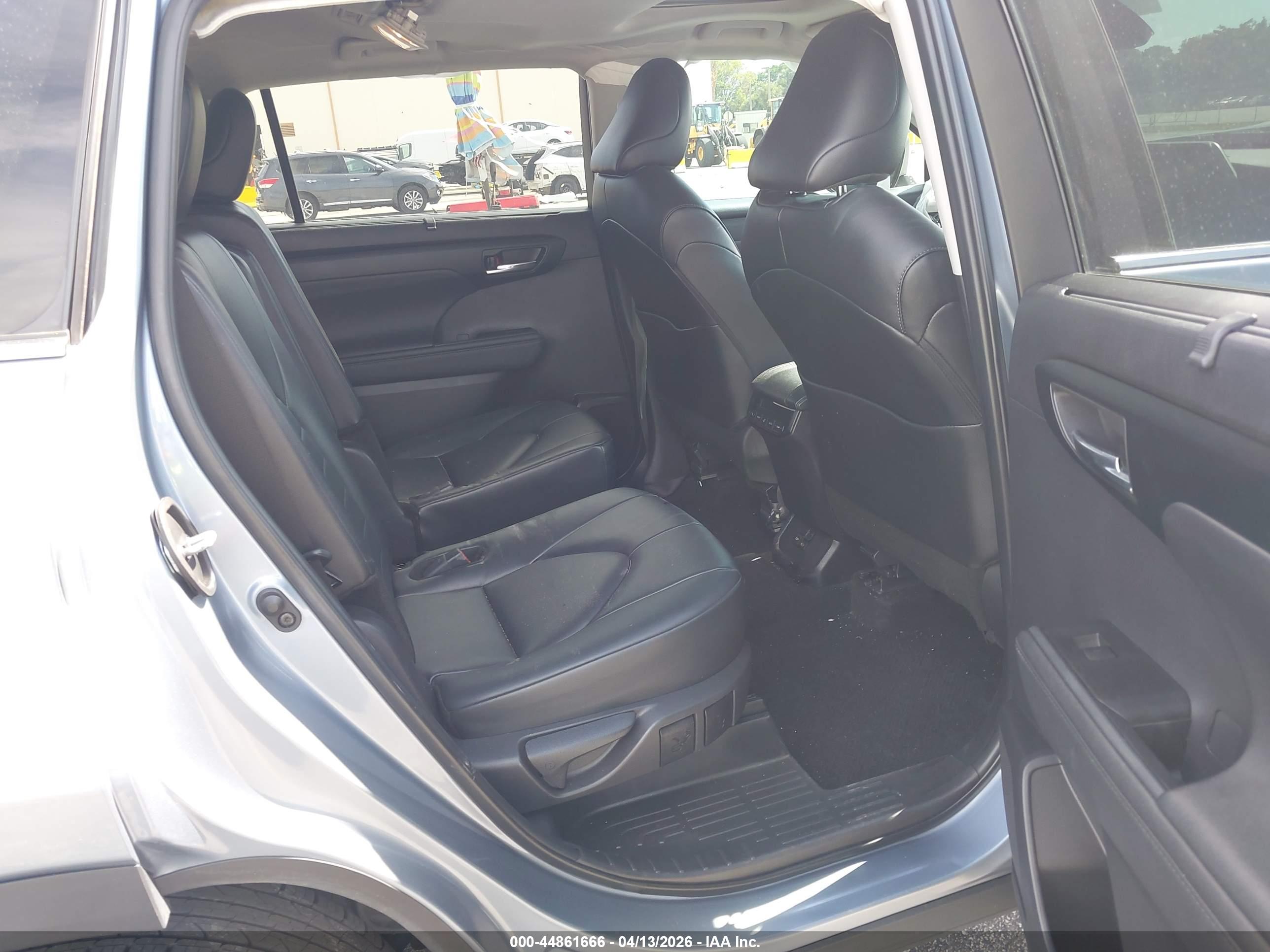 TOYOTA HIGHLANDER image 8