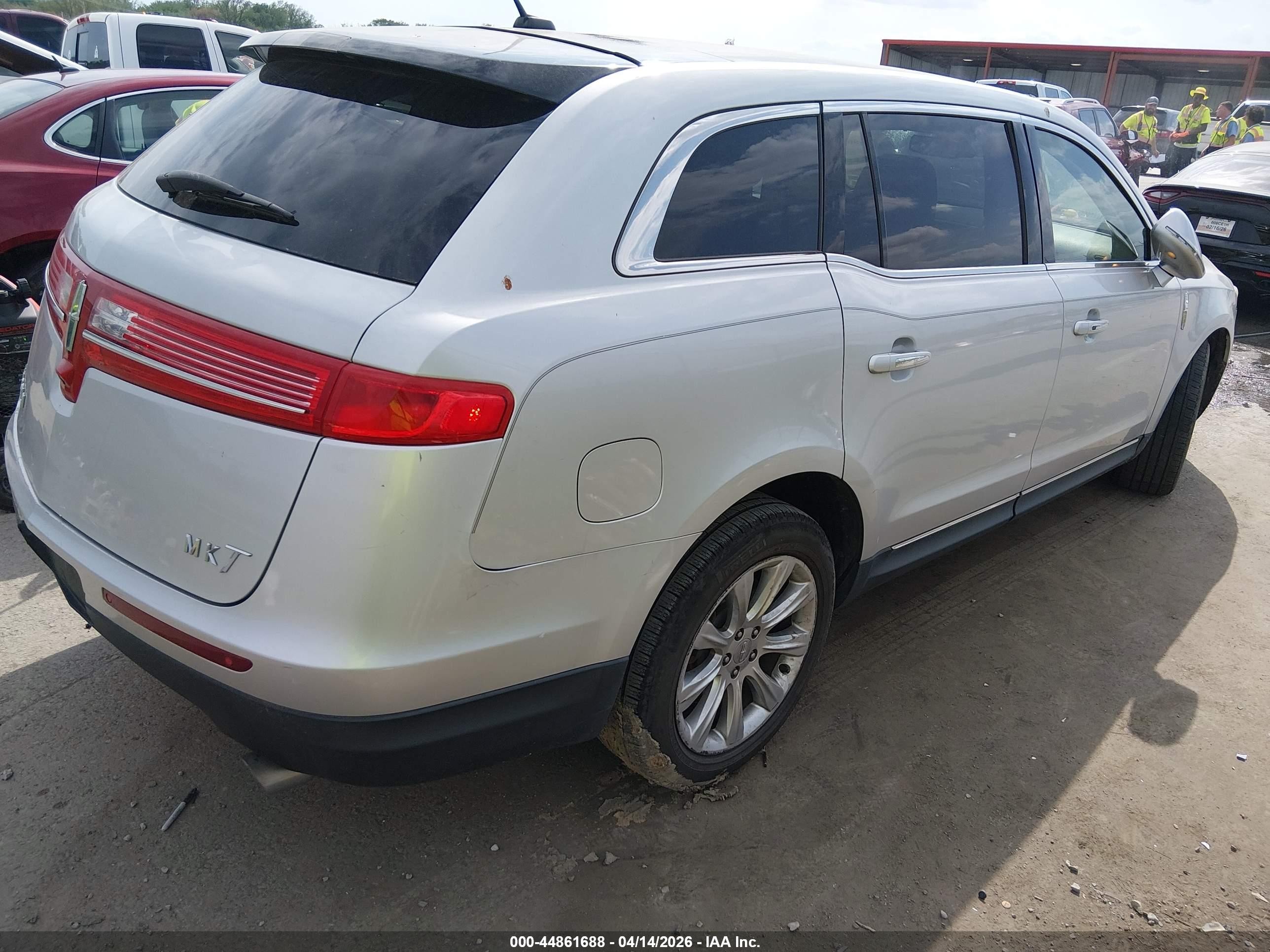 LINCOLN MKT image 4