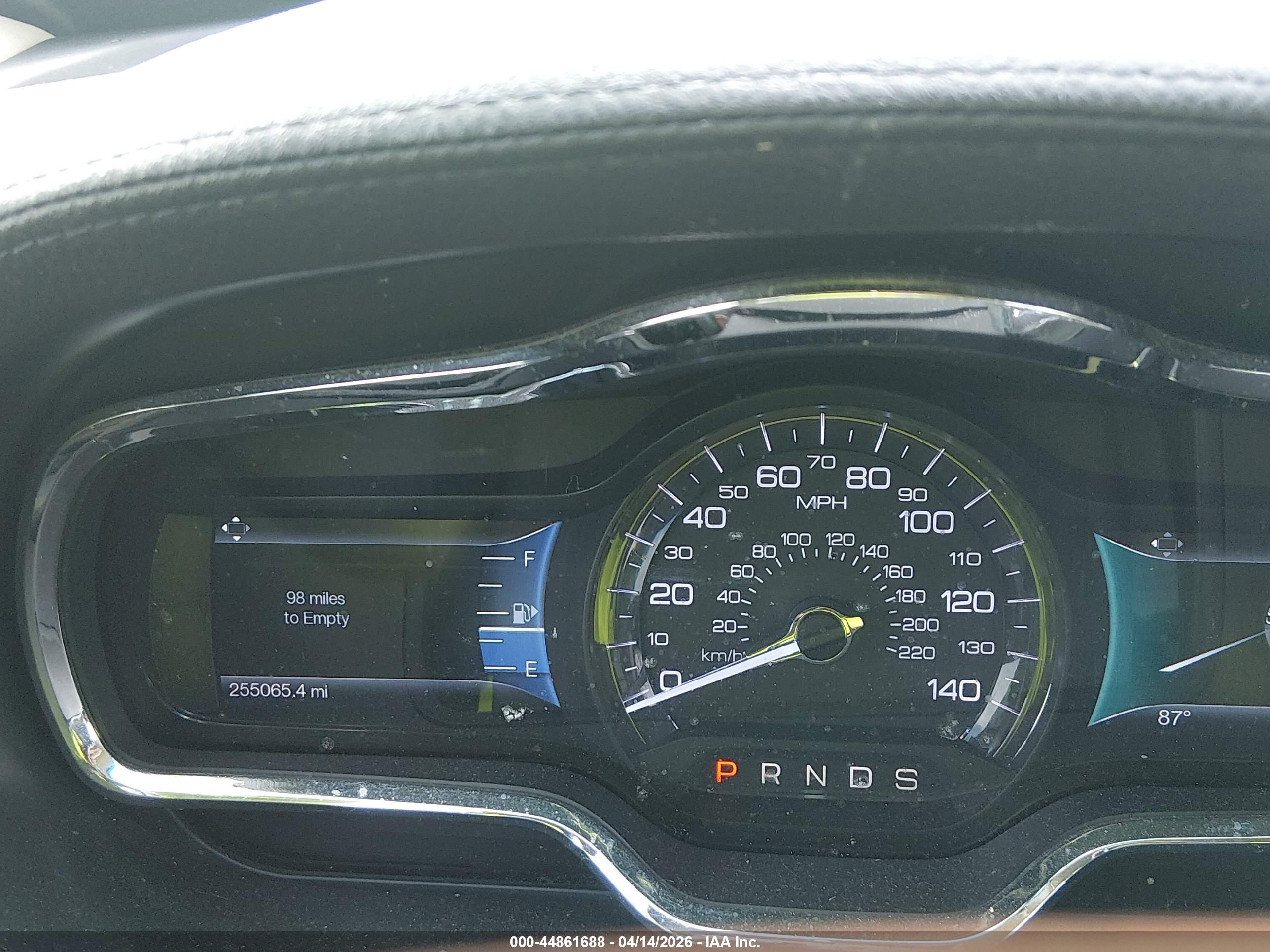 LINCOLN MKT image 7