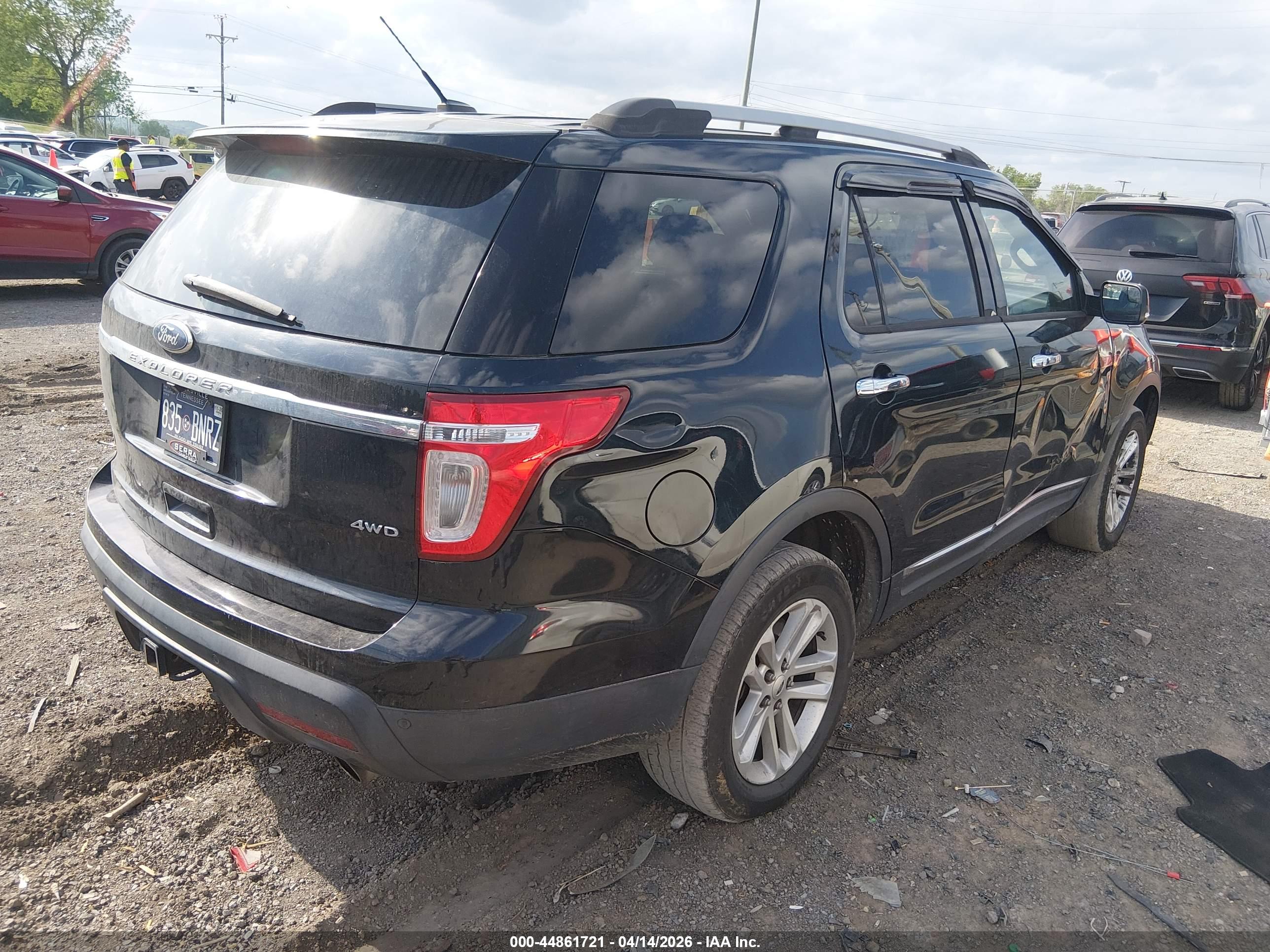 FORD EXPLORER image 4