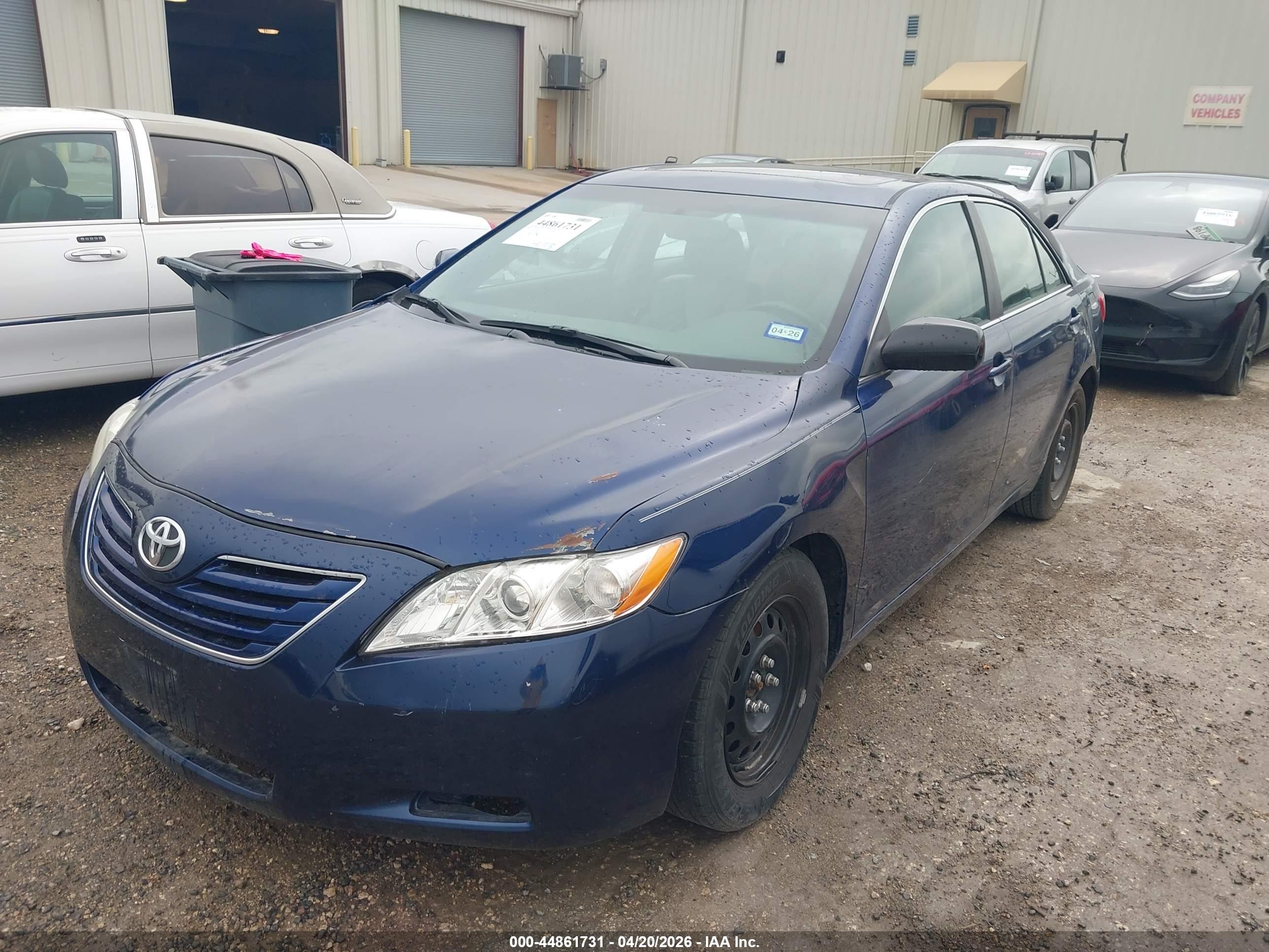 TOYOTA CAMRY image 2