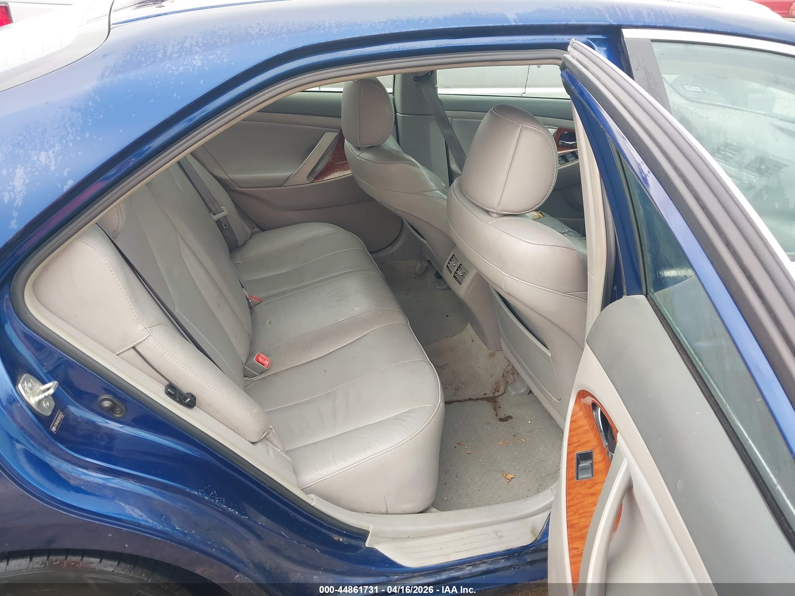 TOYOTA CAMRY image 8