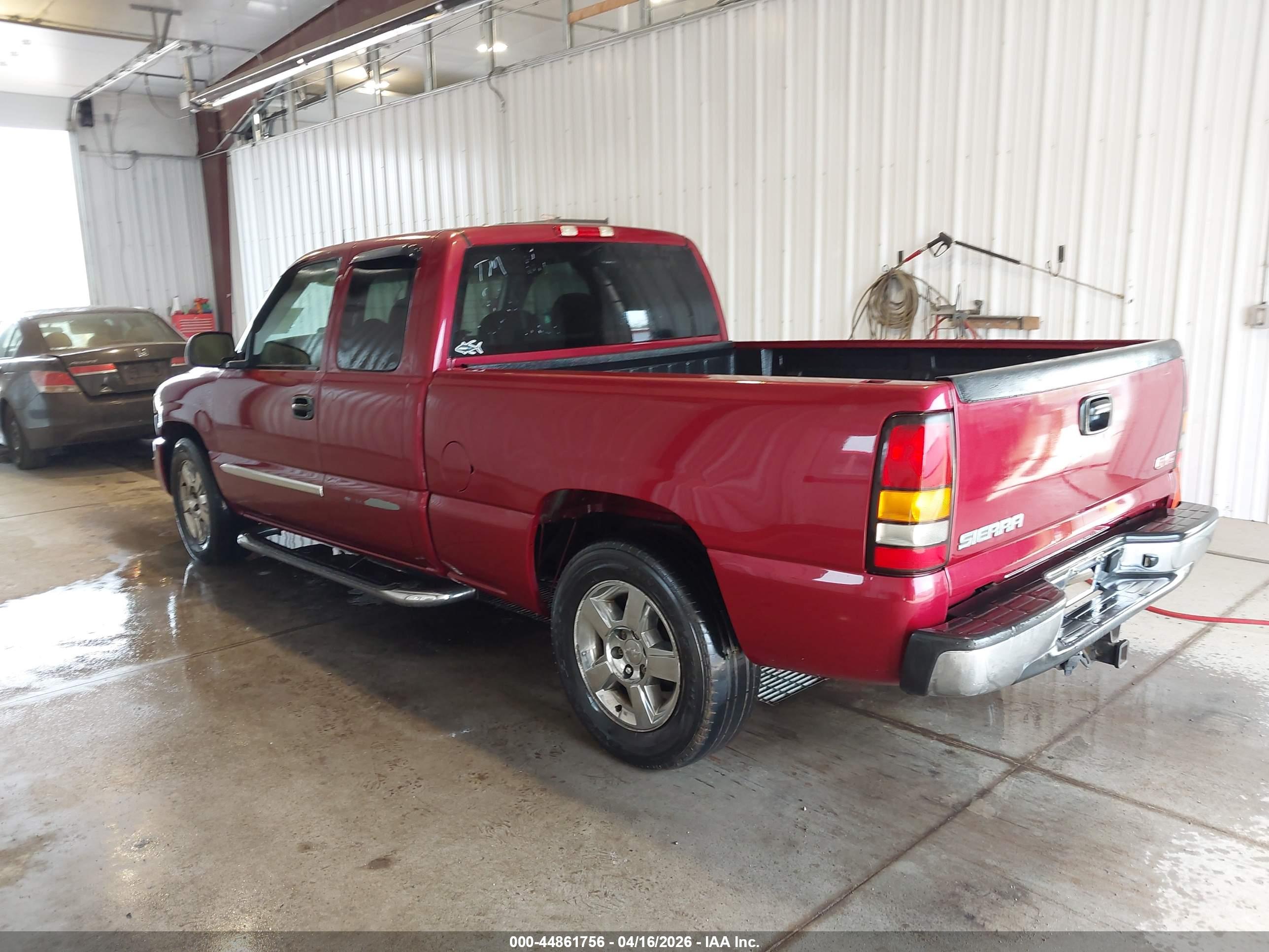 GMC SIERRA image 3
