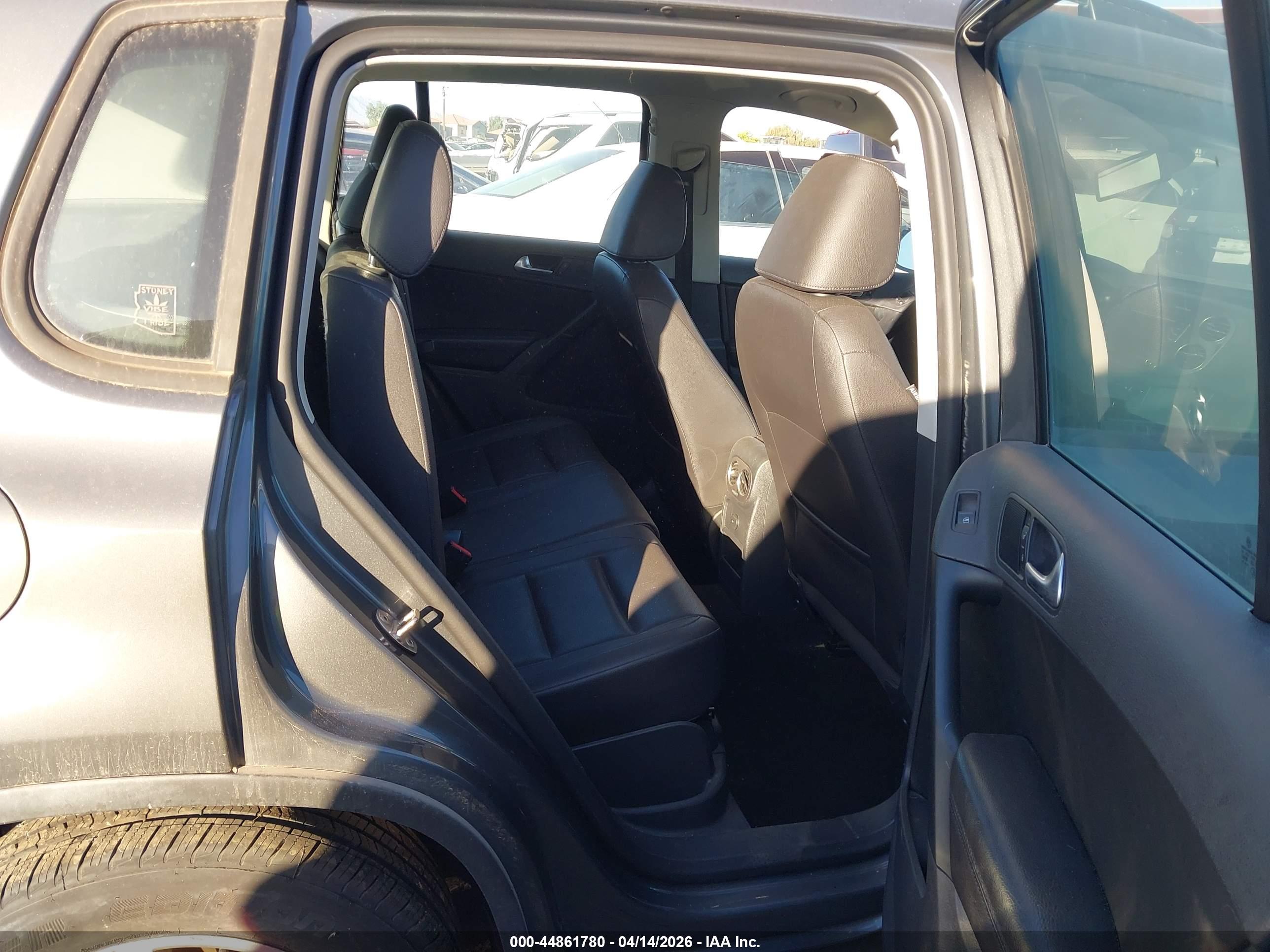 VOLKSWAGEN TIGUAN image 8
