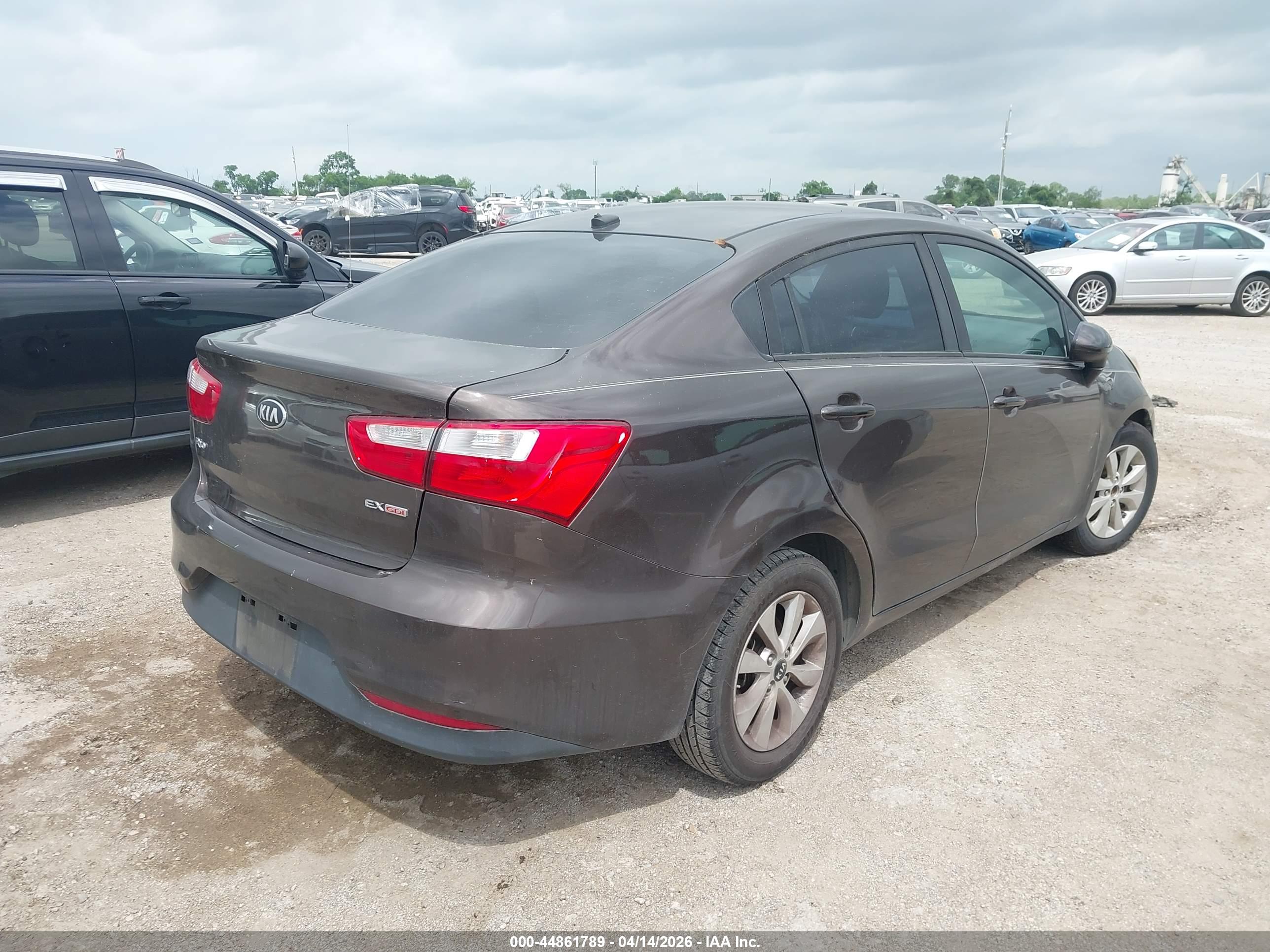 KIA RIO image 4