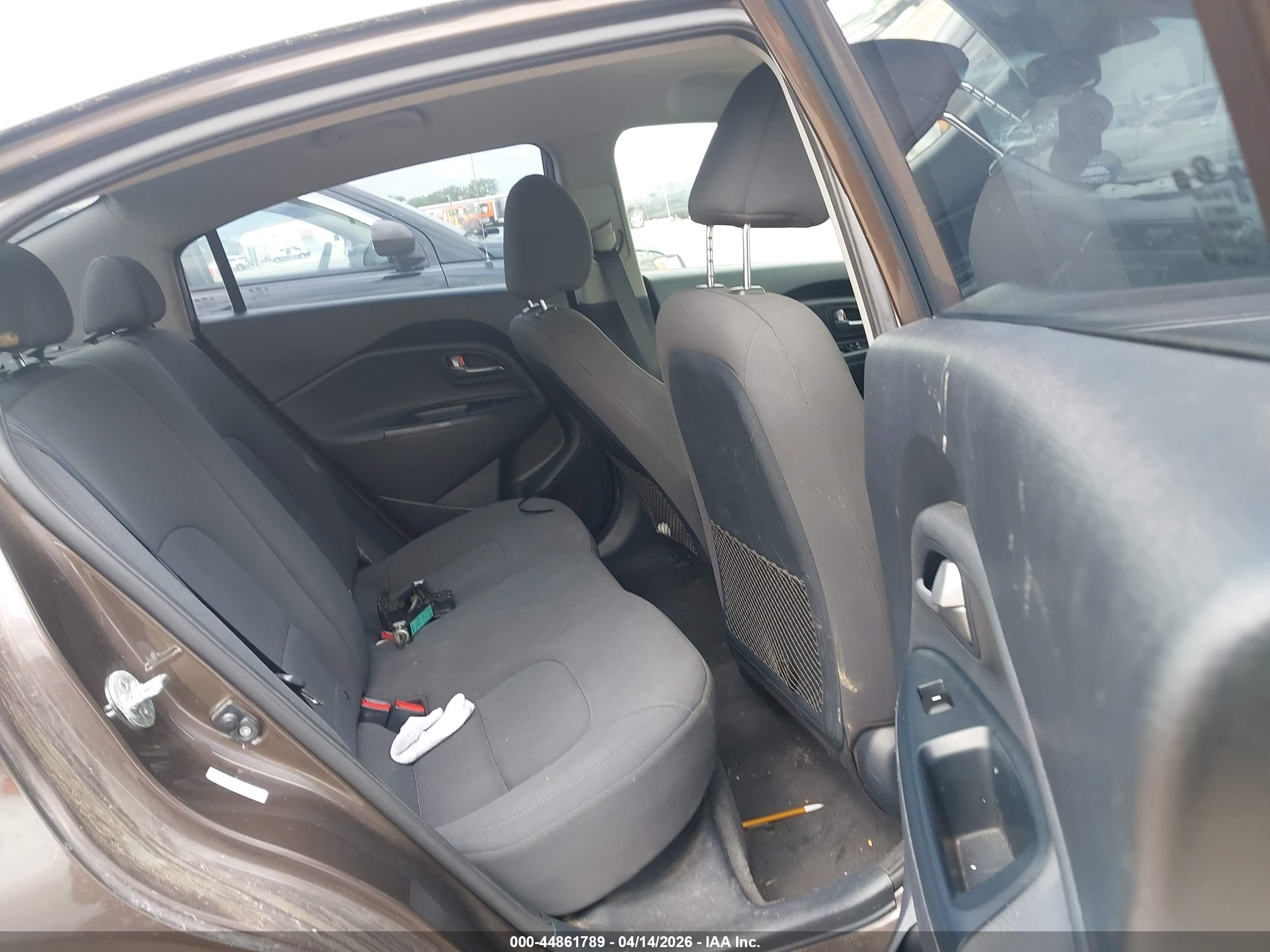 KIA RIO image 8