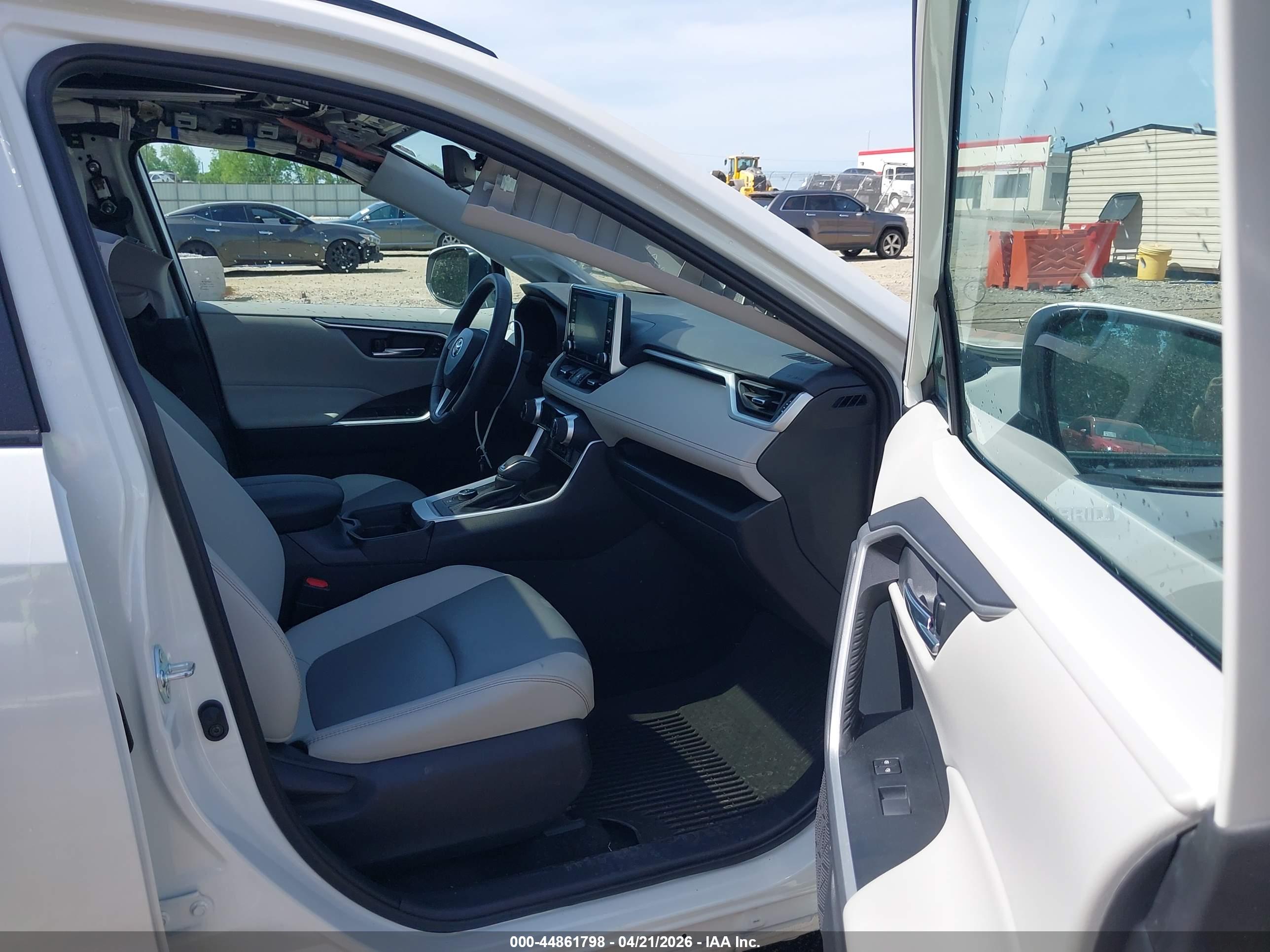 TOYOTA RAV4 image 5