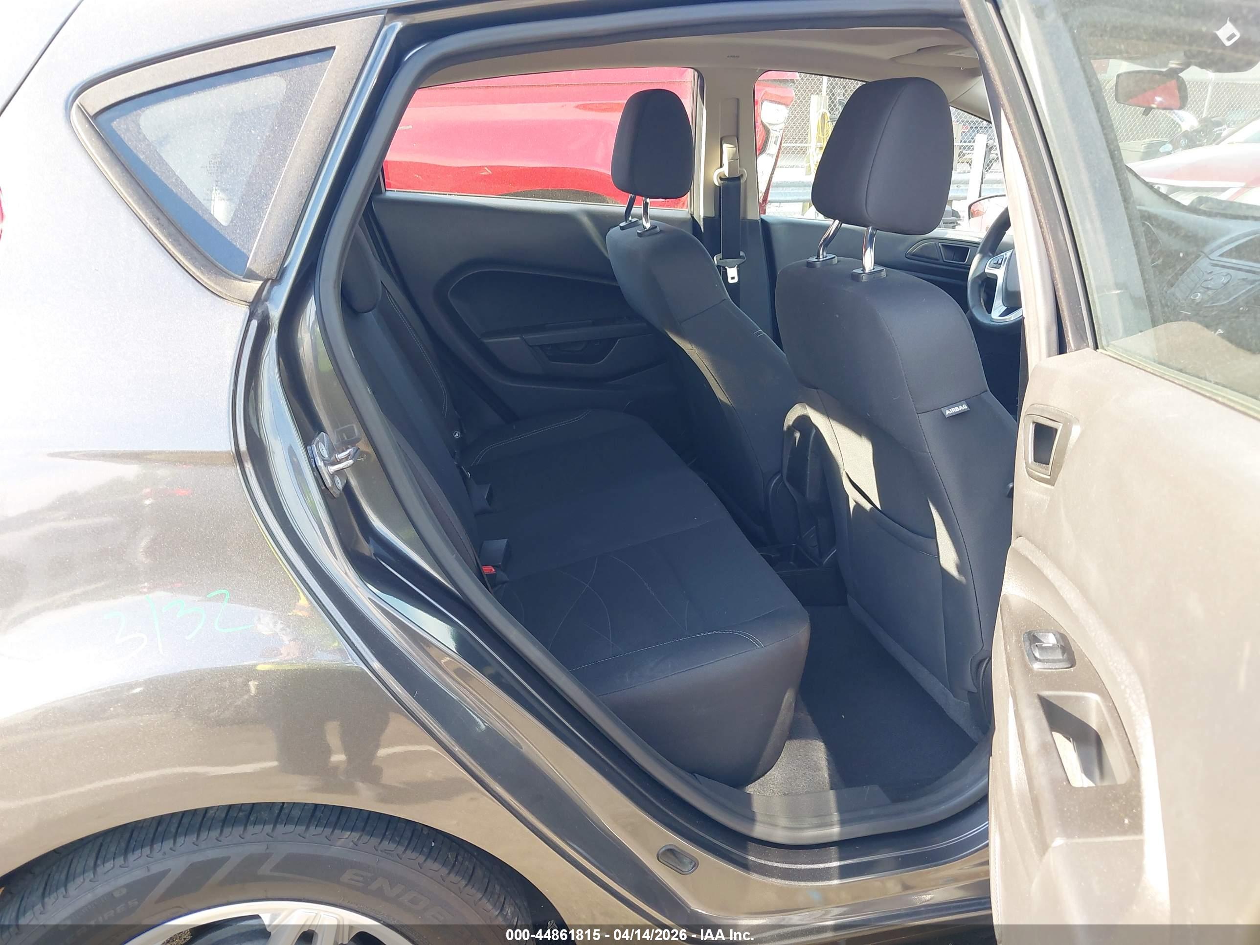 FORD FIESTA image 8