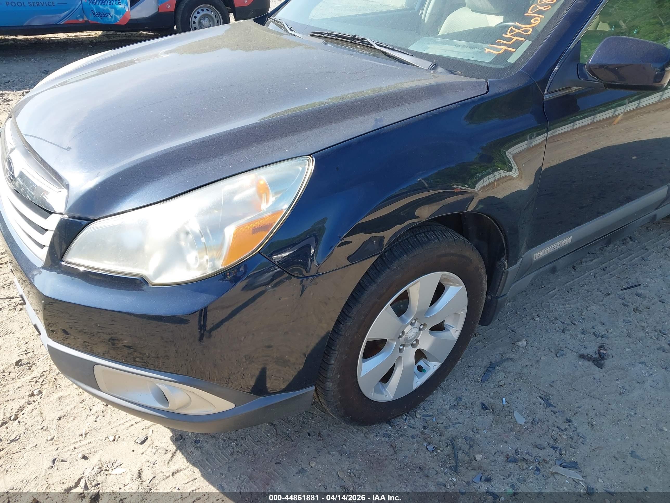 SUBARU OUTBACK image 6