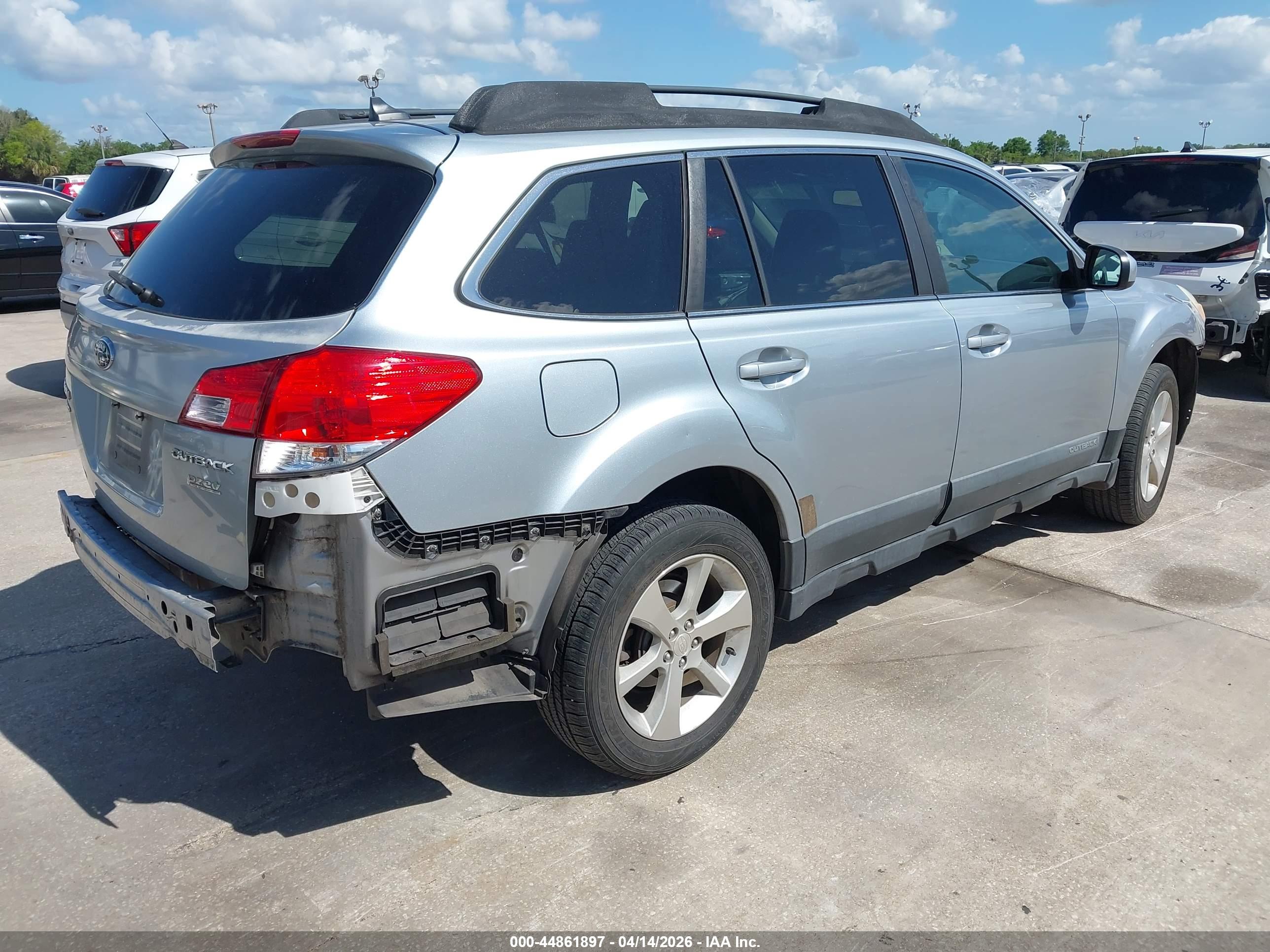 SUBARU OUTBACK image 4