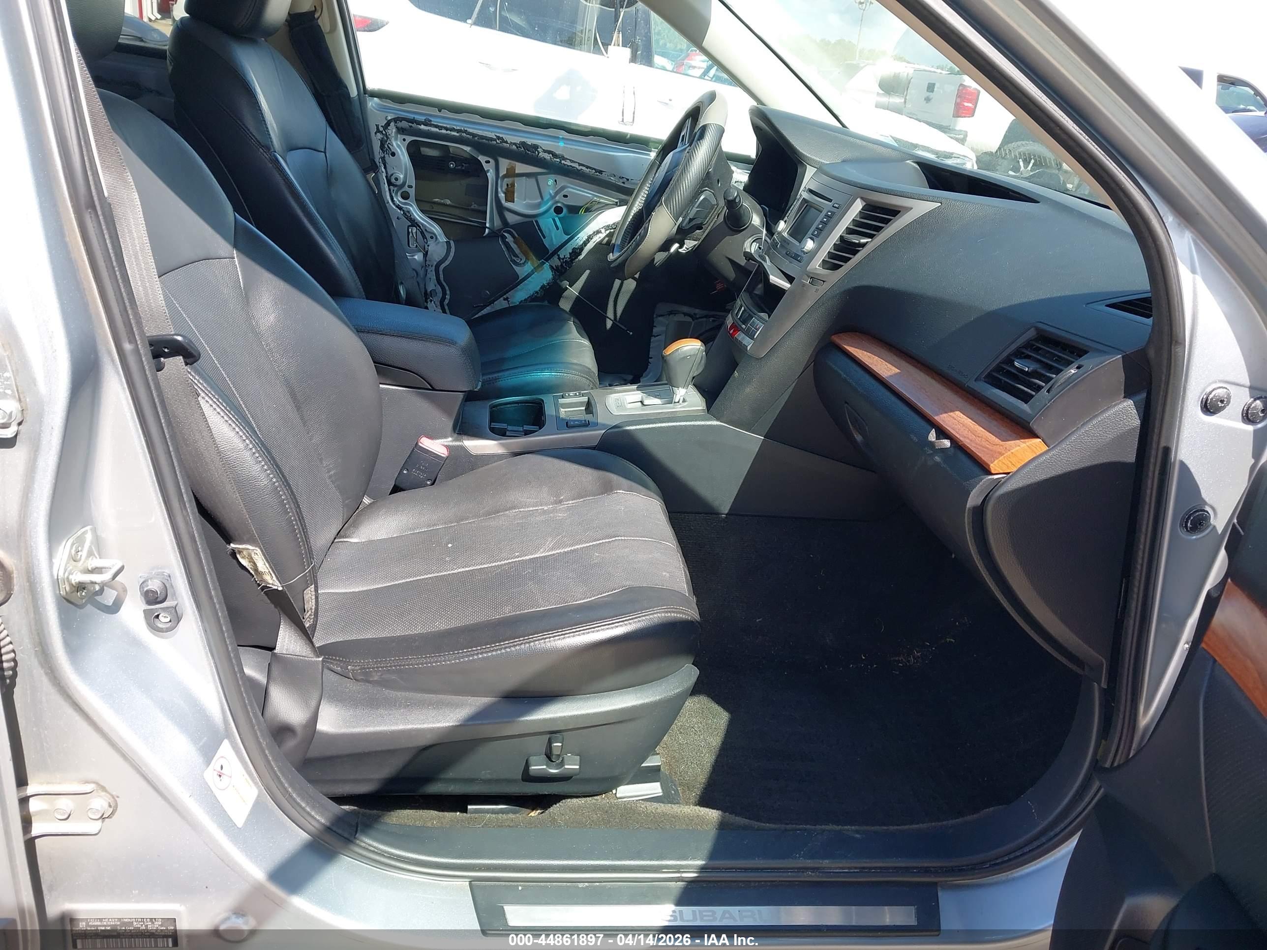 SUBARU OUTBACK image 5