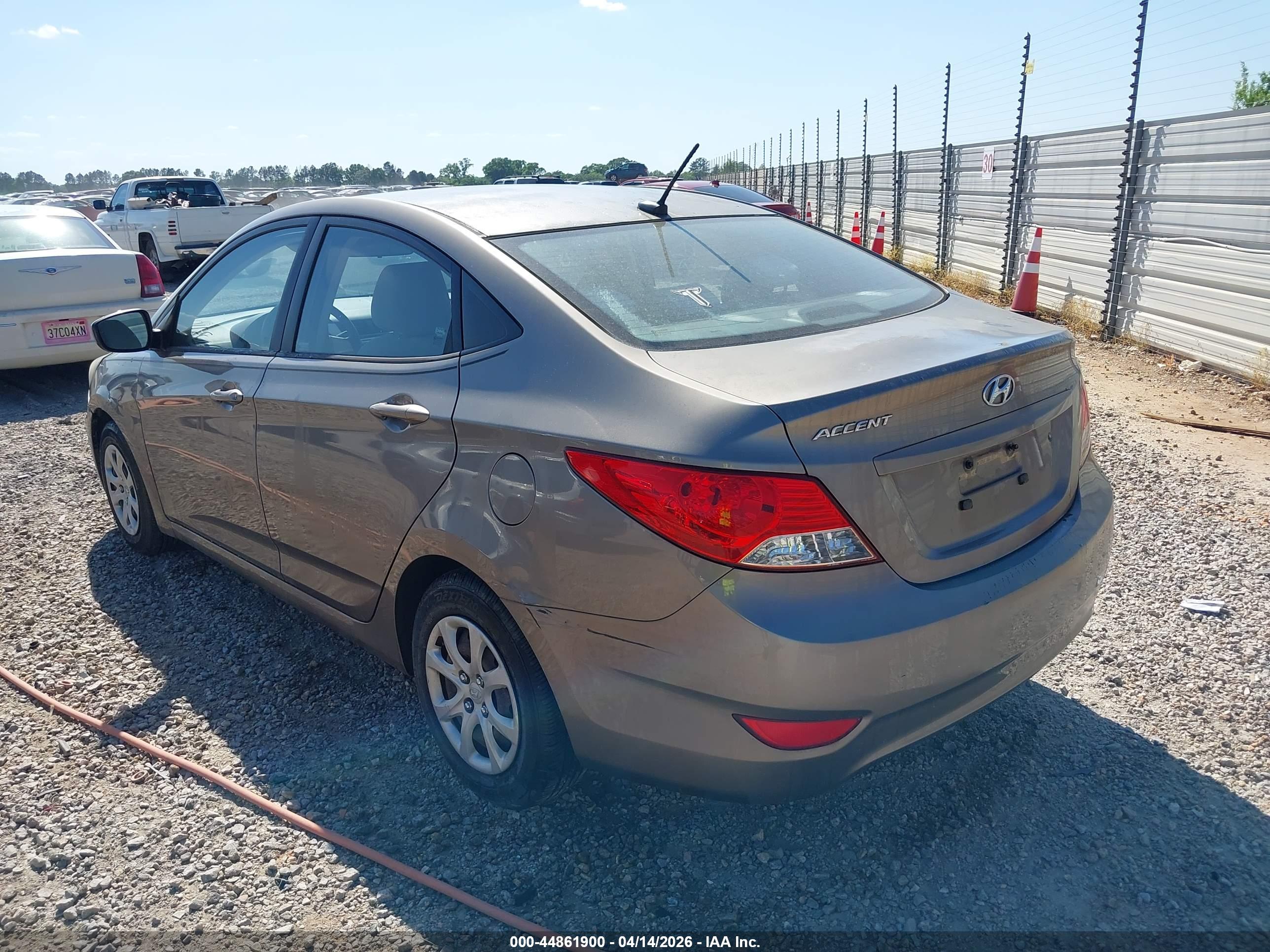 HYUNDAI ACCENT image 3