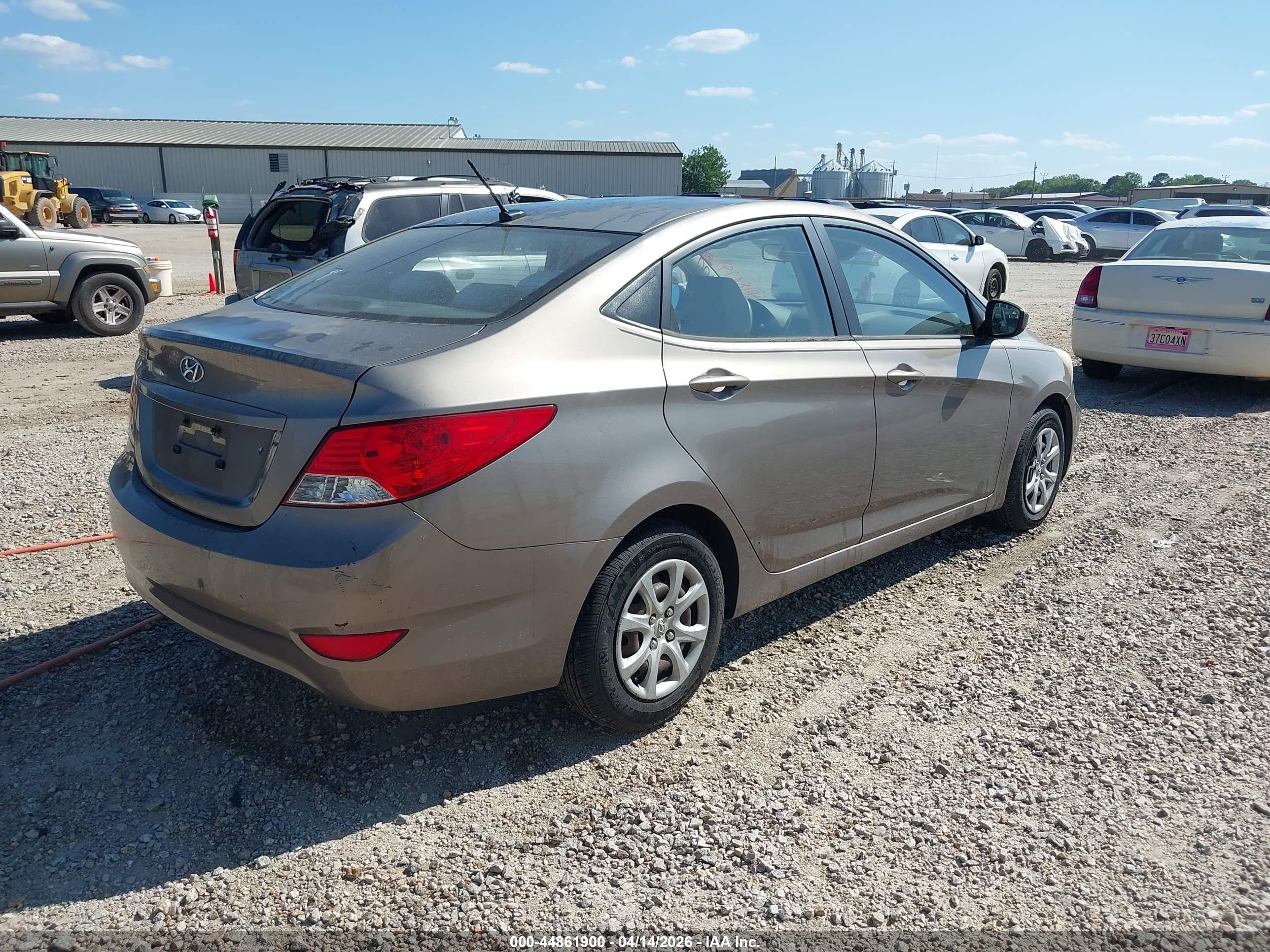 HYUNDAI ACCENT image 4