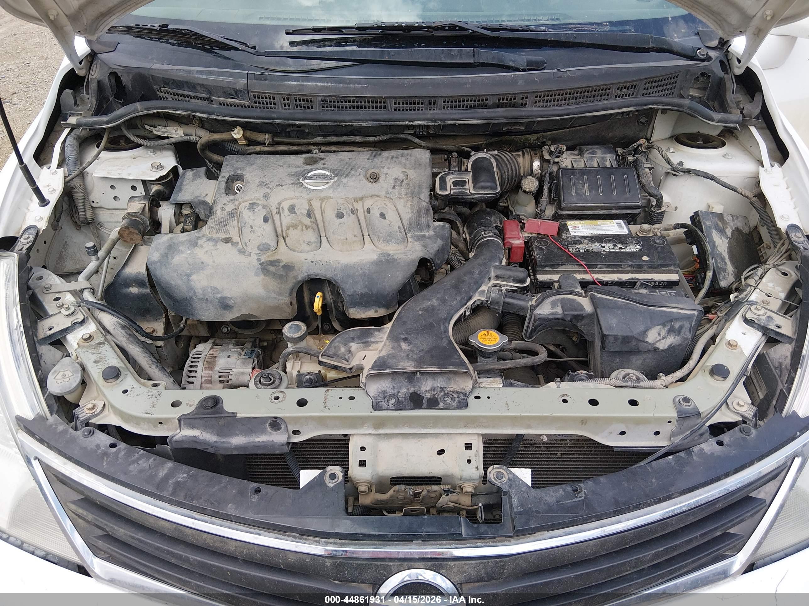 NISSAN VERSA image 10