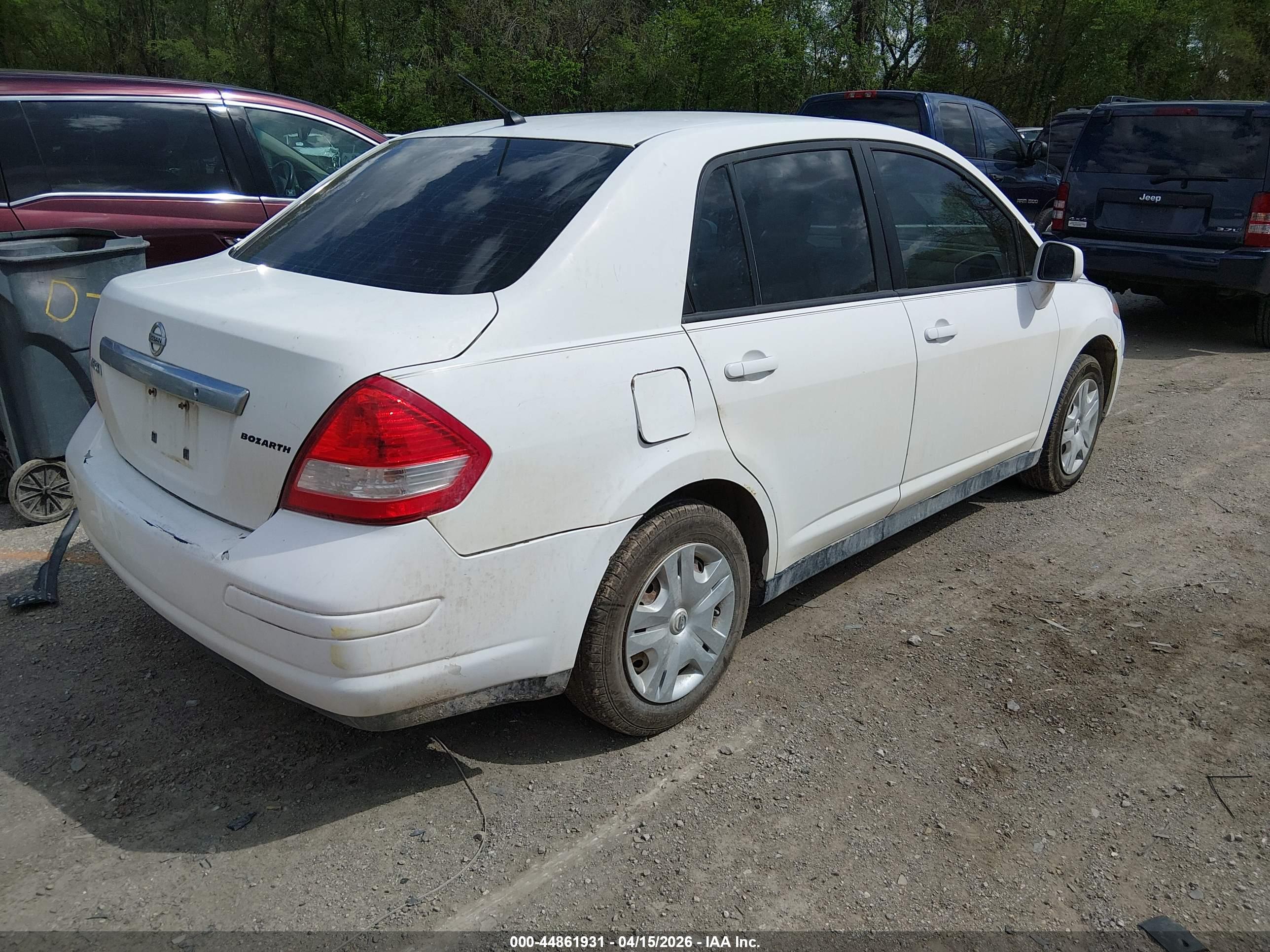 NISSAN VERSA image 4
