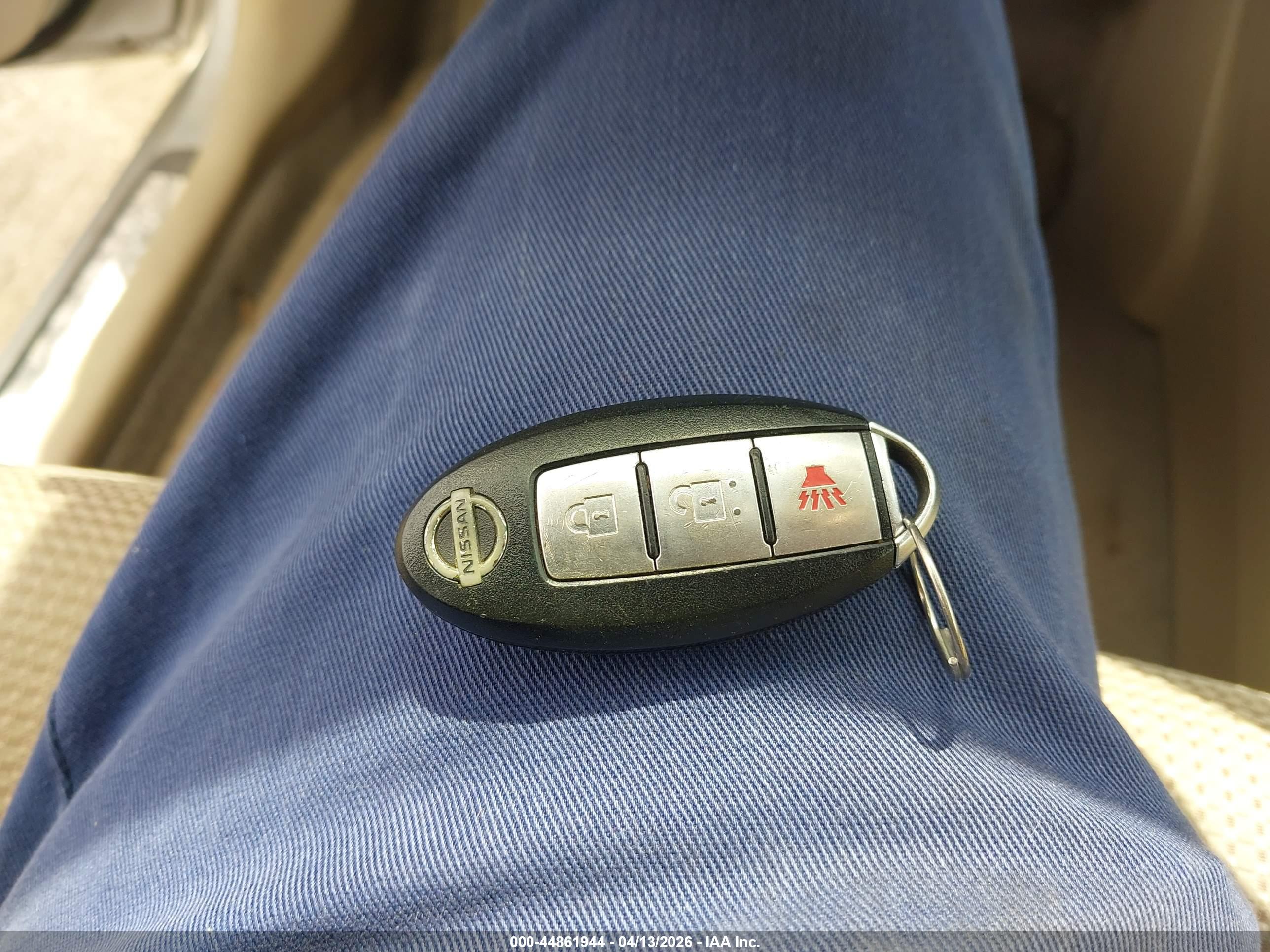 NISSAN VERSA image 11