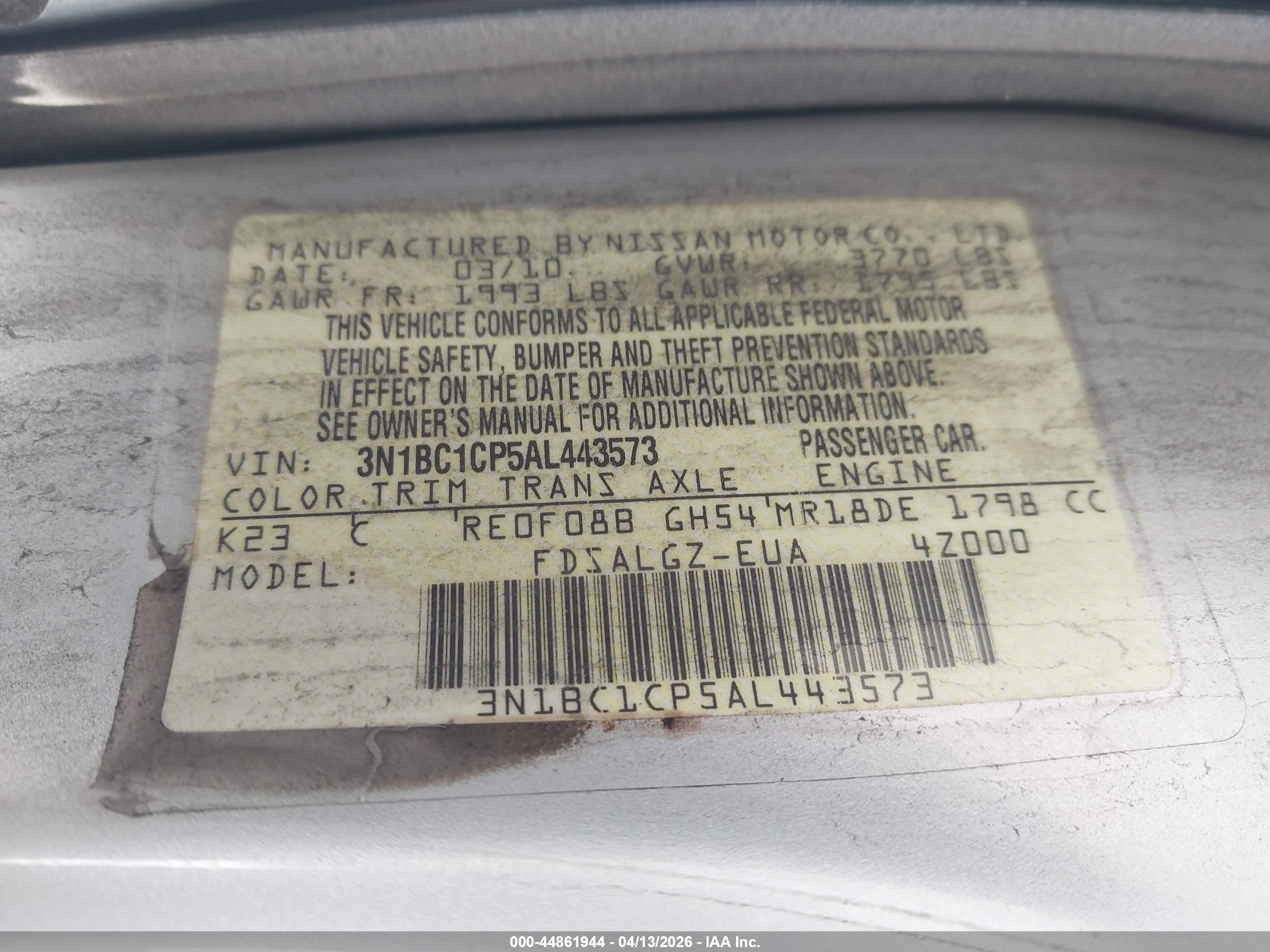 NISSAN VERSA image 9