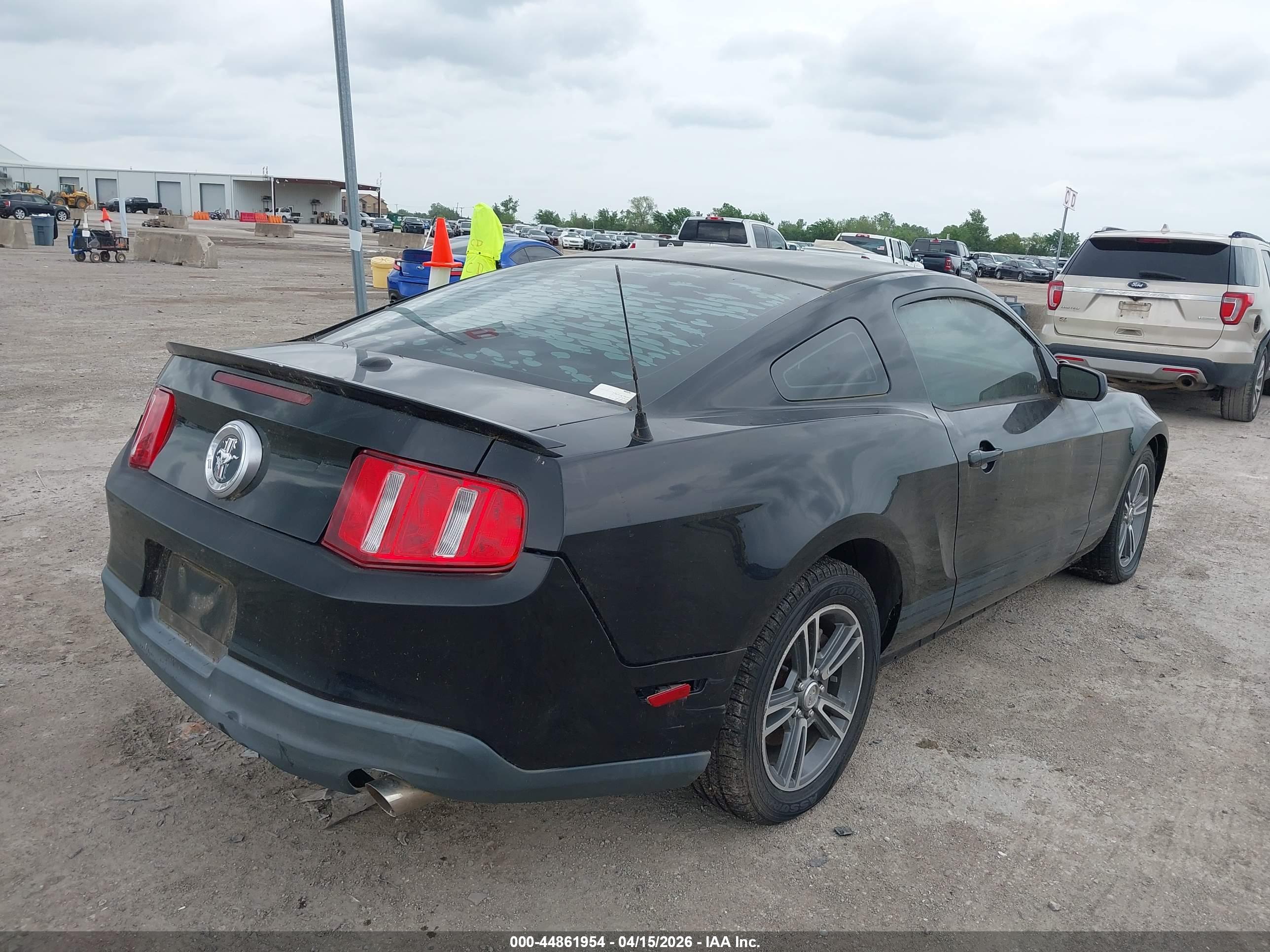 FORD MUSTANG image 4