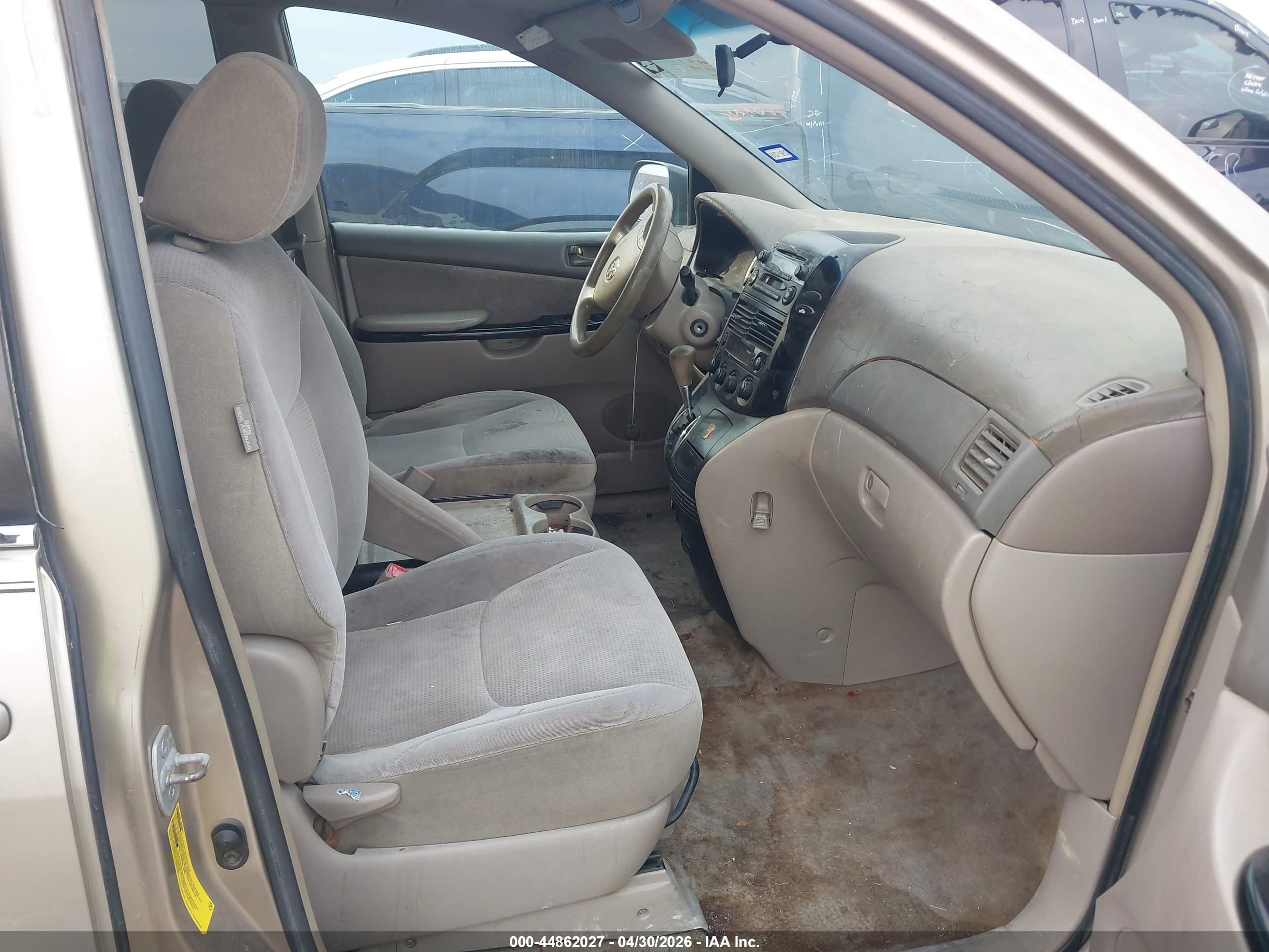 TOYOTA SIENNA image 5