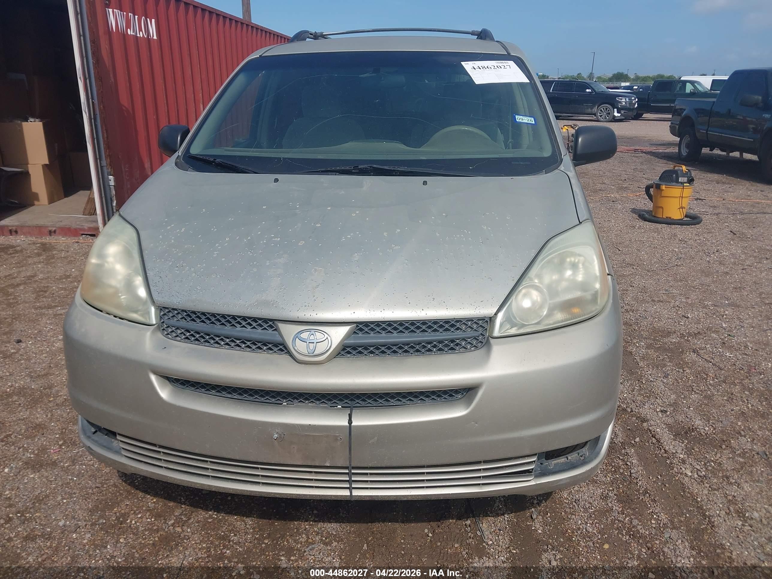 TOYOTA SIENNA image 6