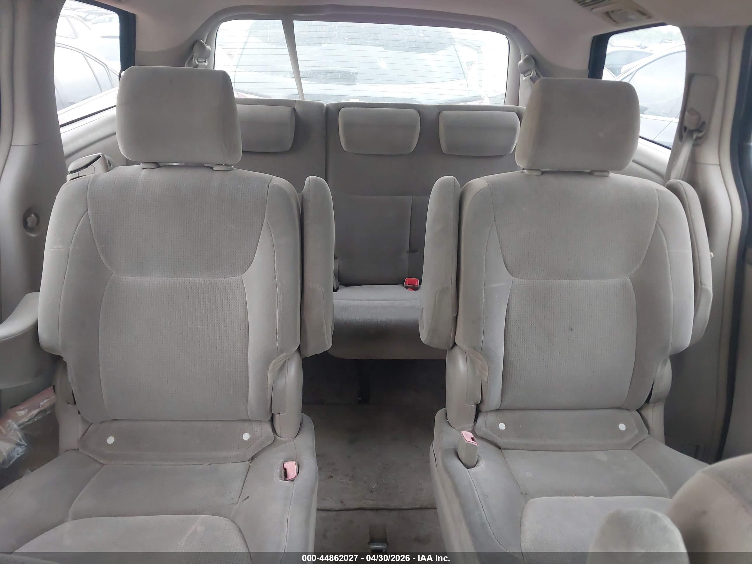 TOYOTA SIENNA image 8
