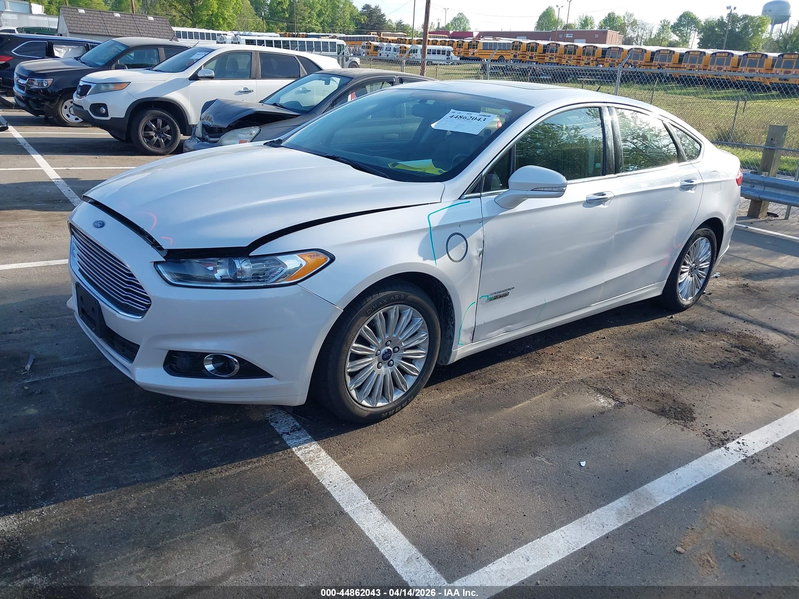 FORD FUSION image 2