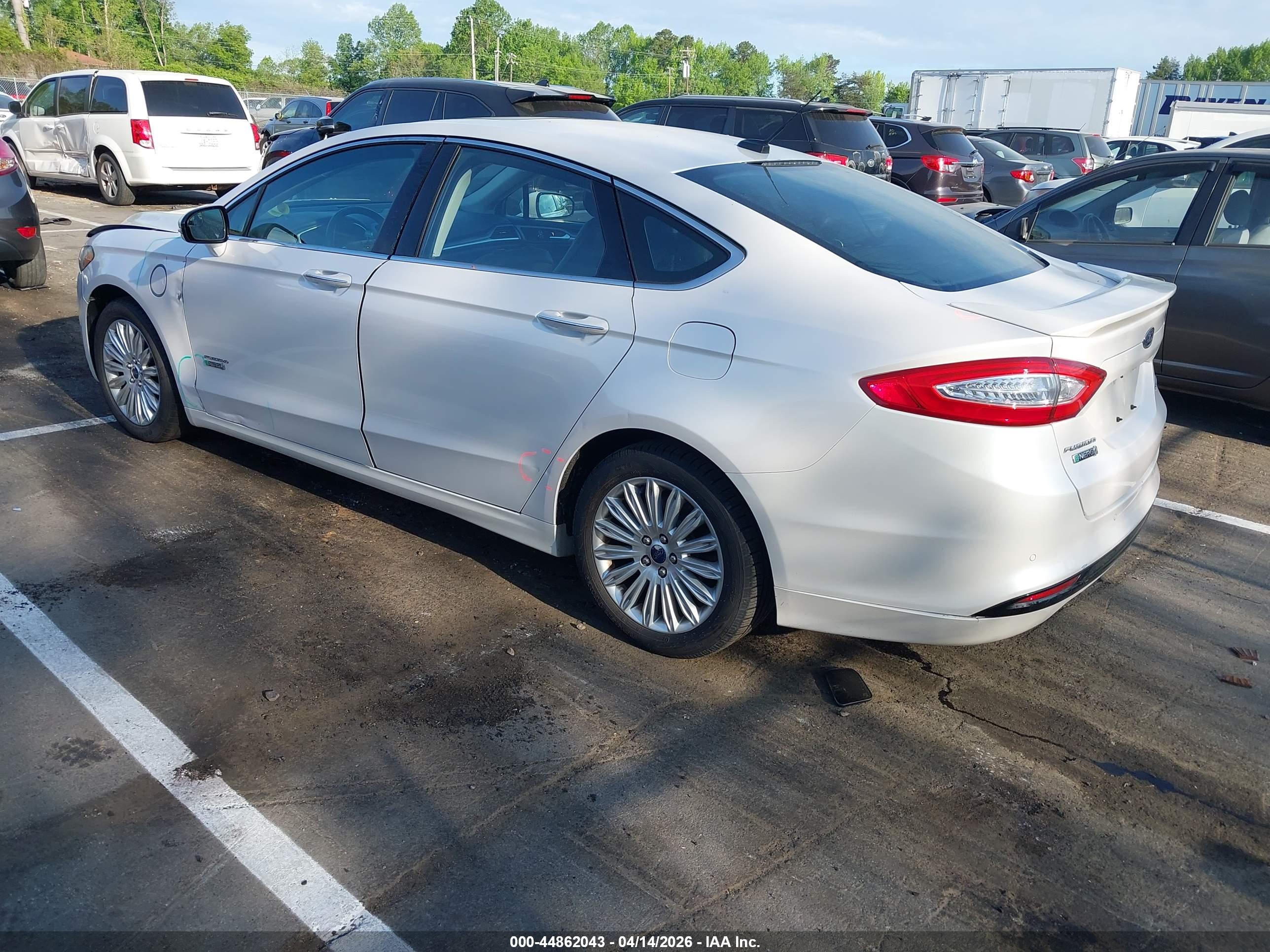 FORD FUSION image 3