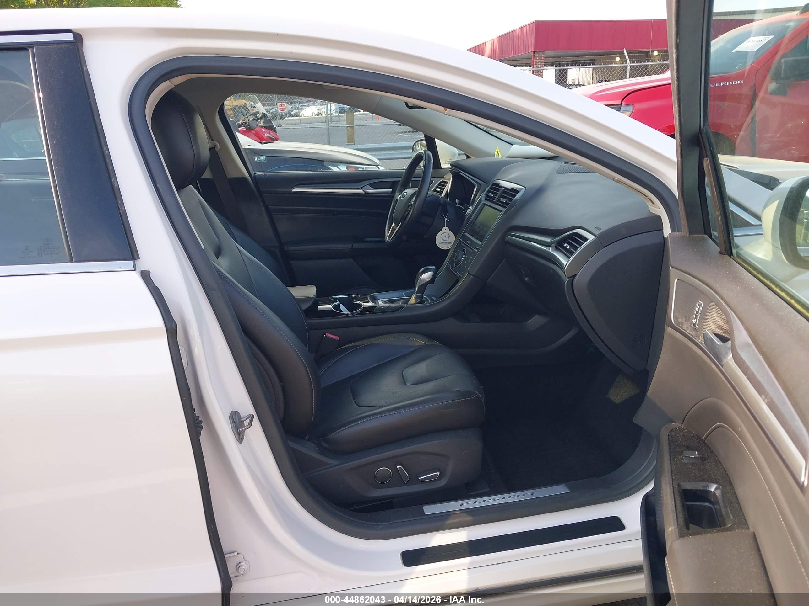 FORD FUSION image 5