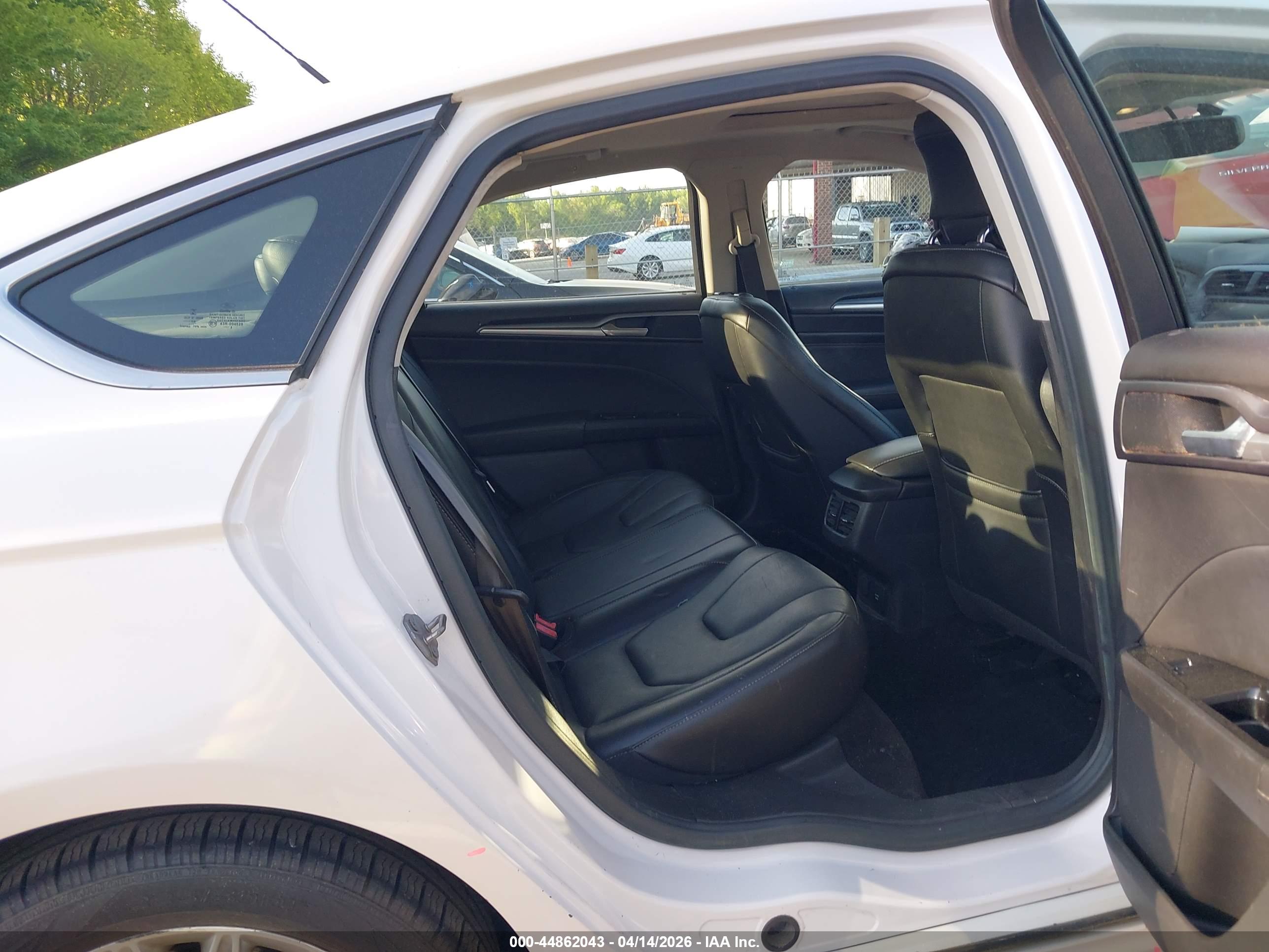 FORD FUSION image 8