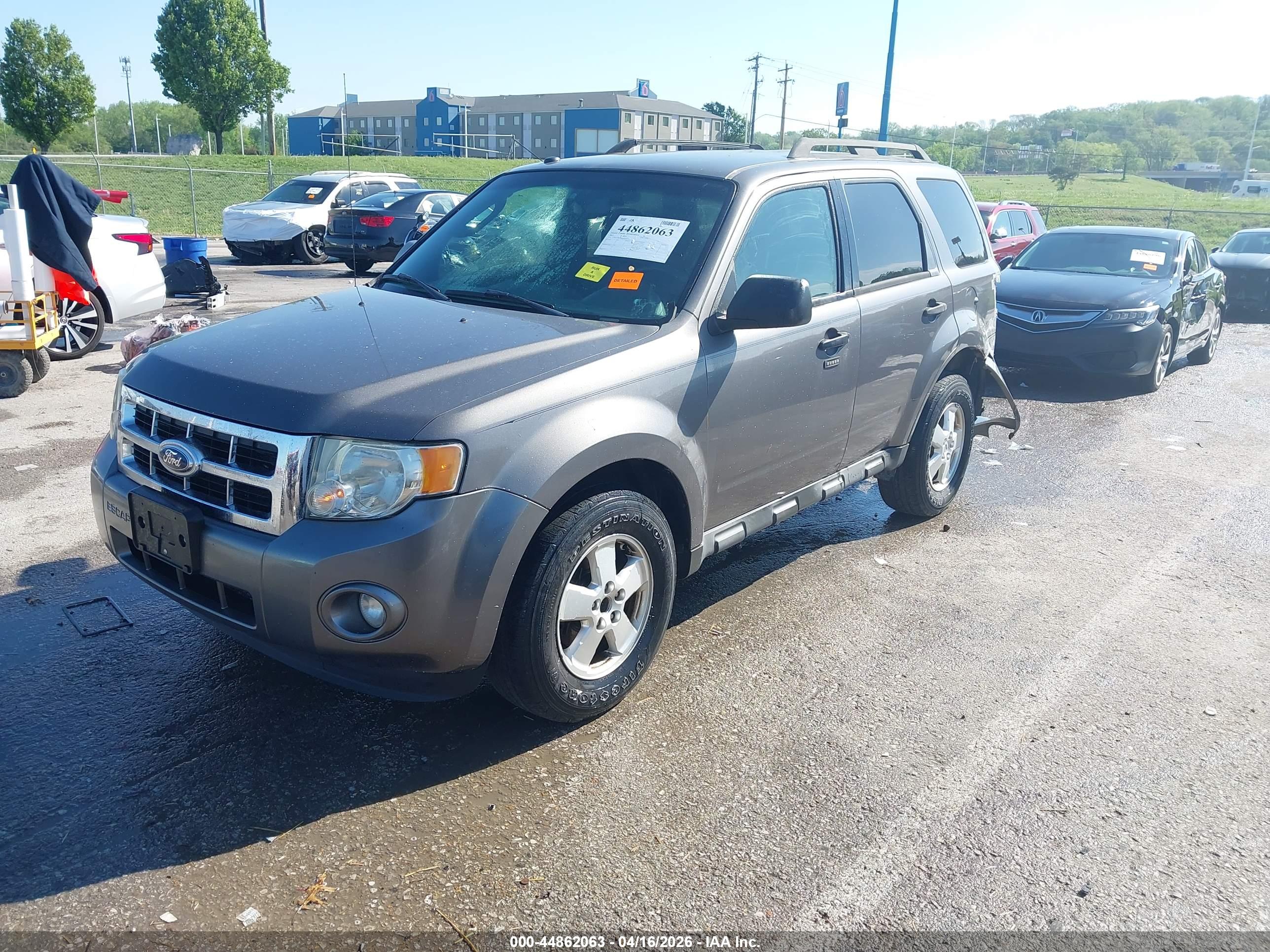 FORD ESCAPE image 2
