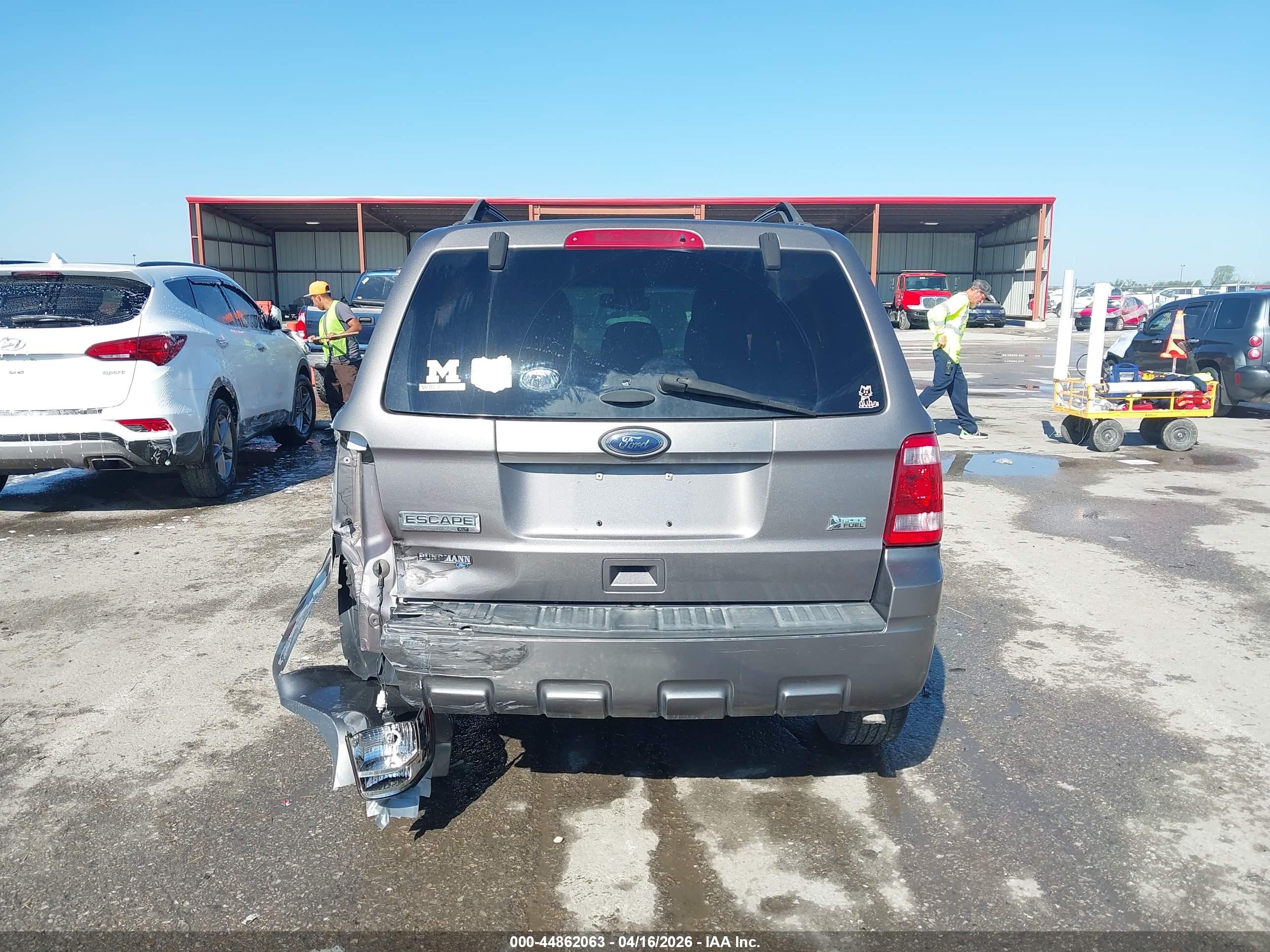 FORD ESCAPE image 6