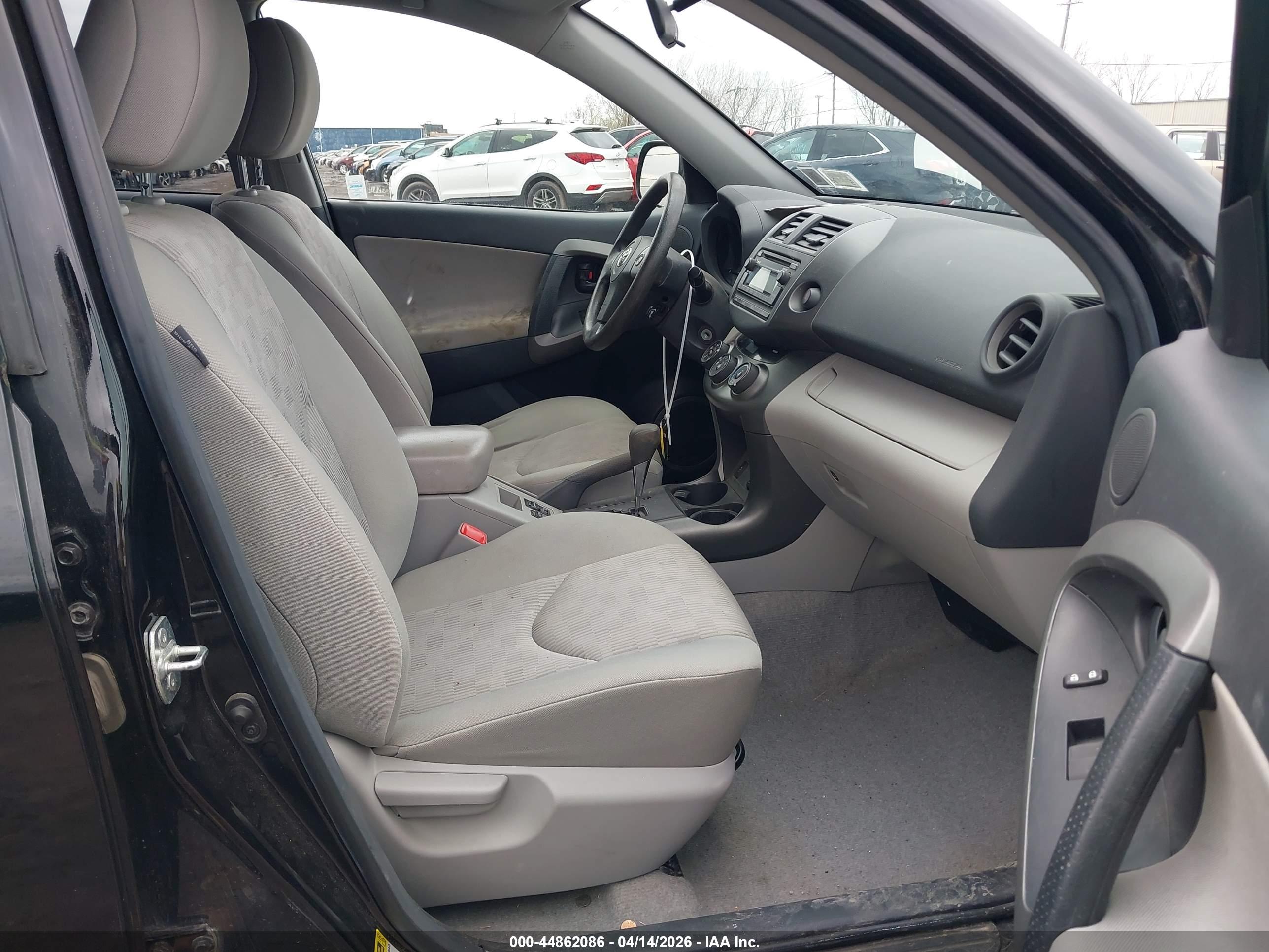 TOYOTA RAV4 image 5
