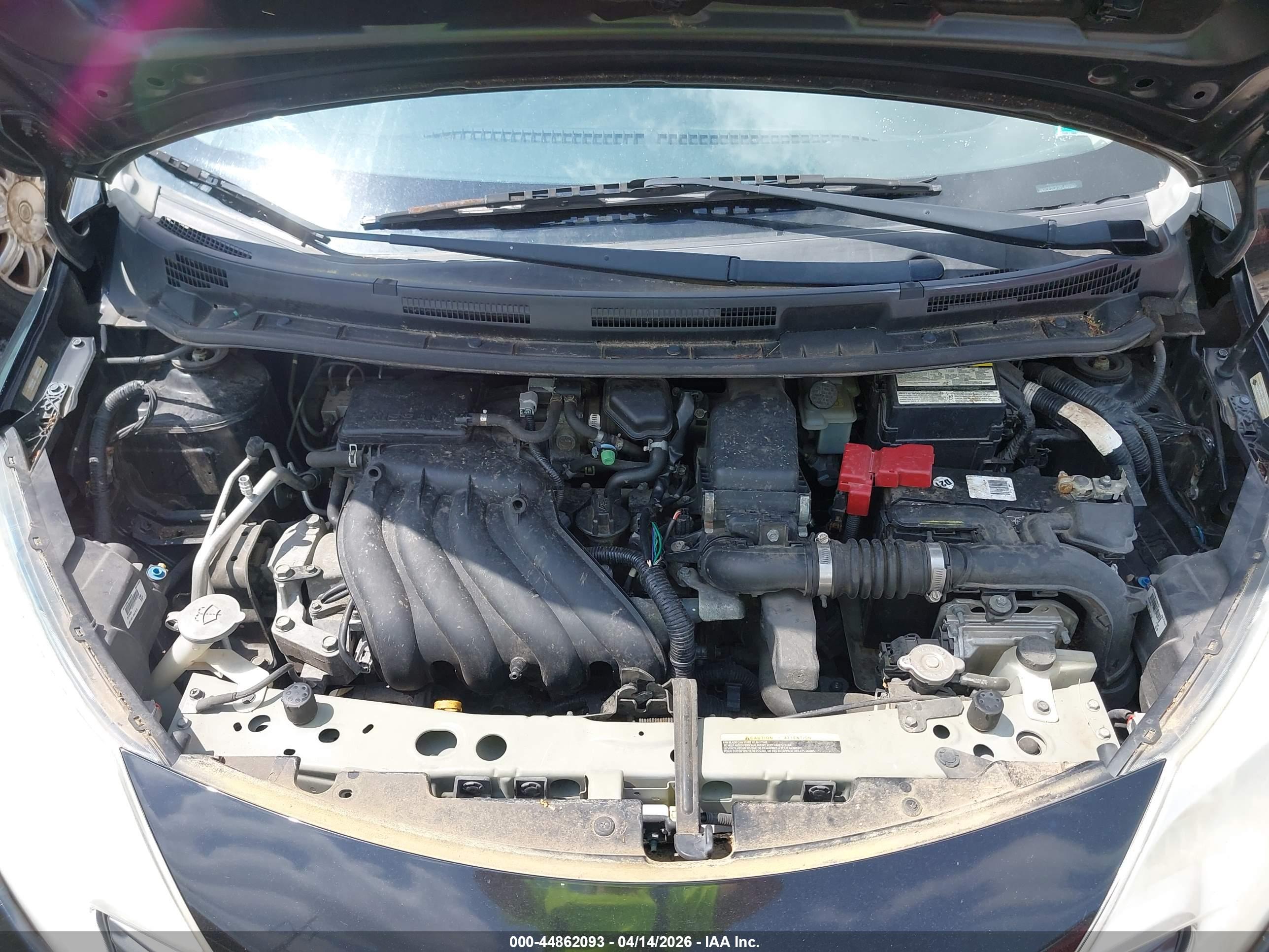 NISSAN VERSA image 10