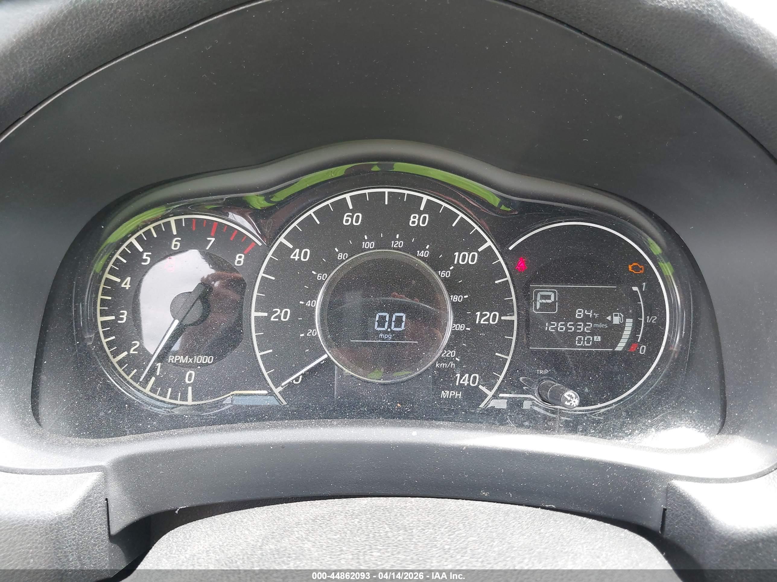 NISSAN VERSA image 7