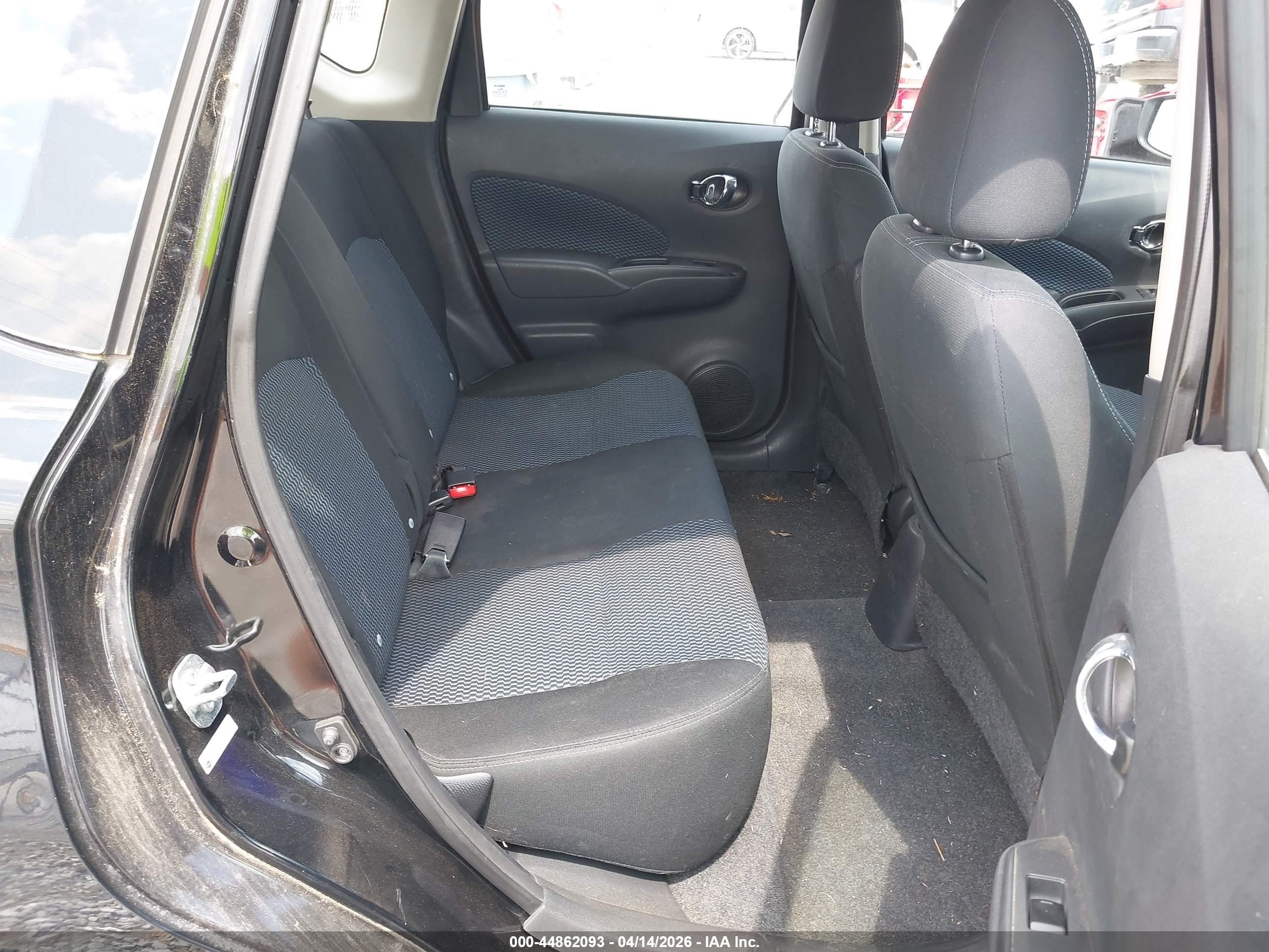 NISSAN VERSA image 8