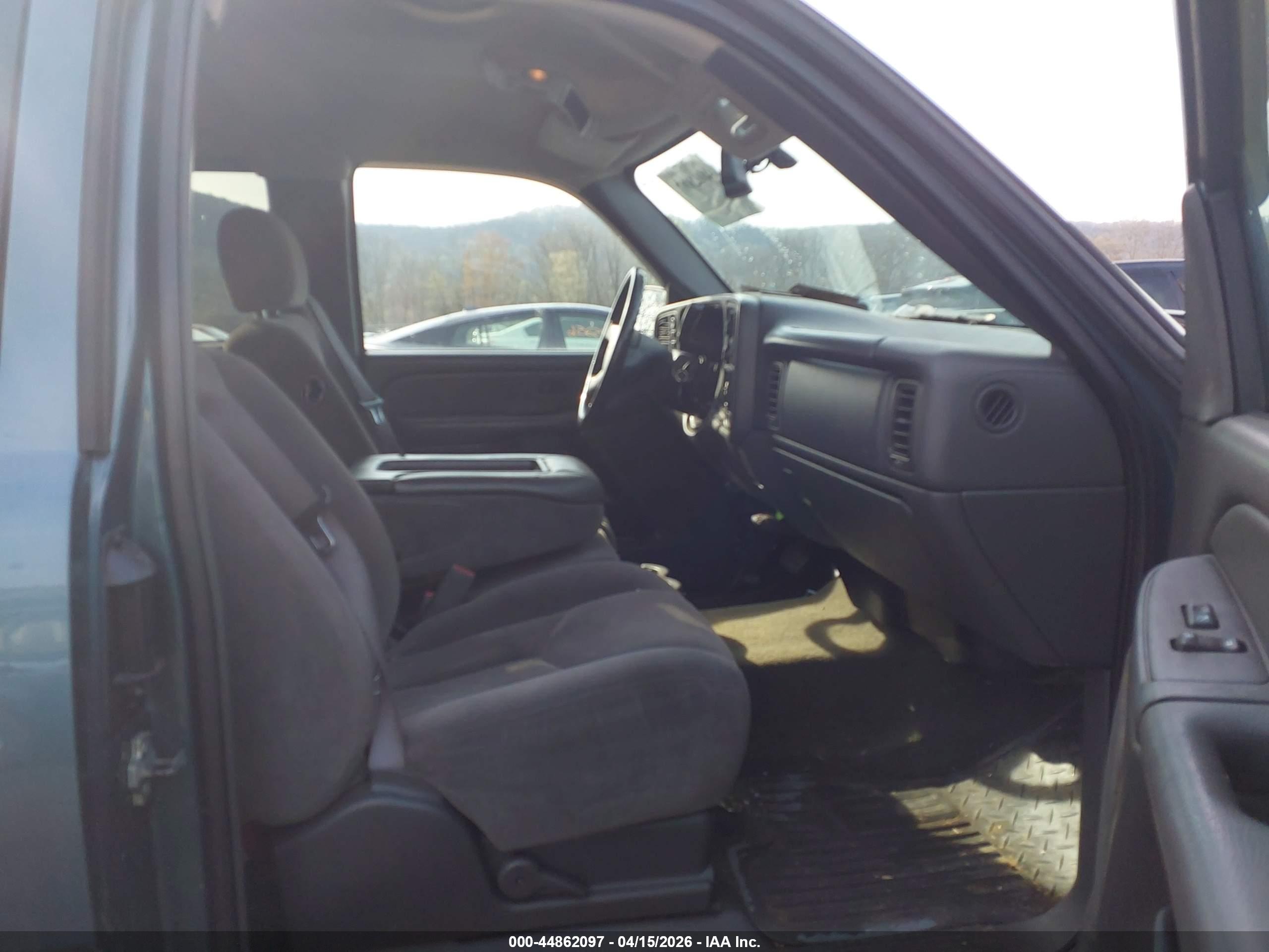 CHEVROLET SILVERADO image 5