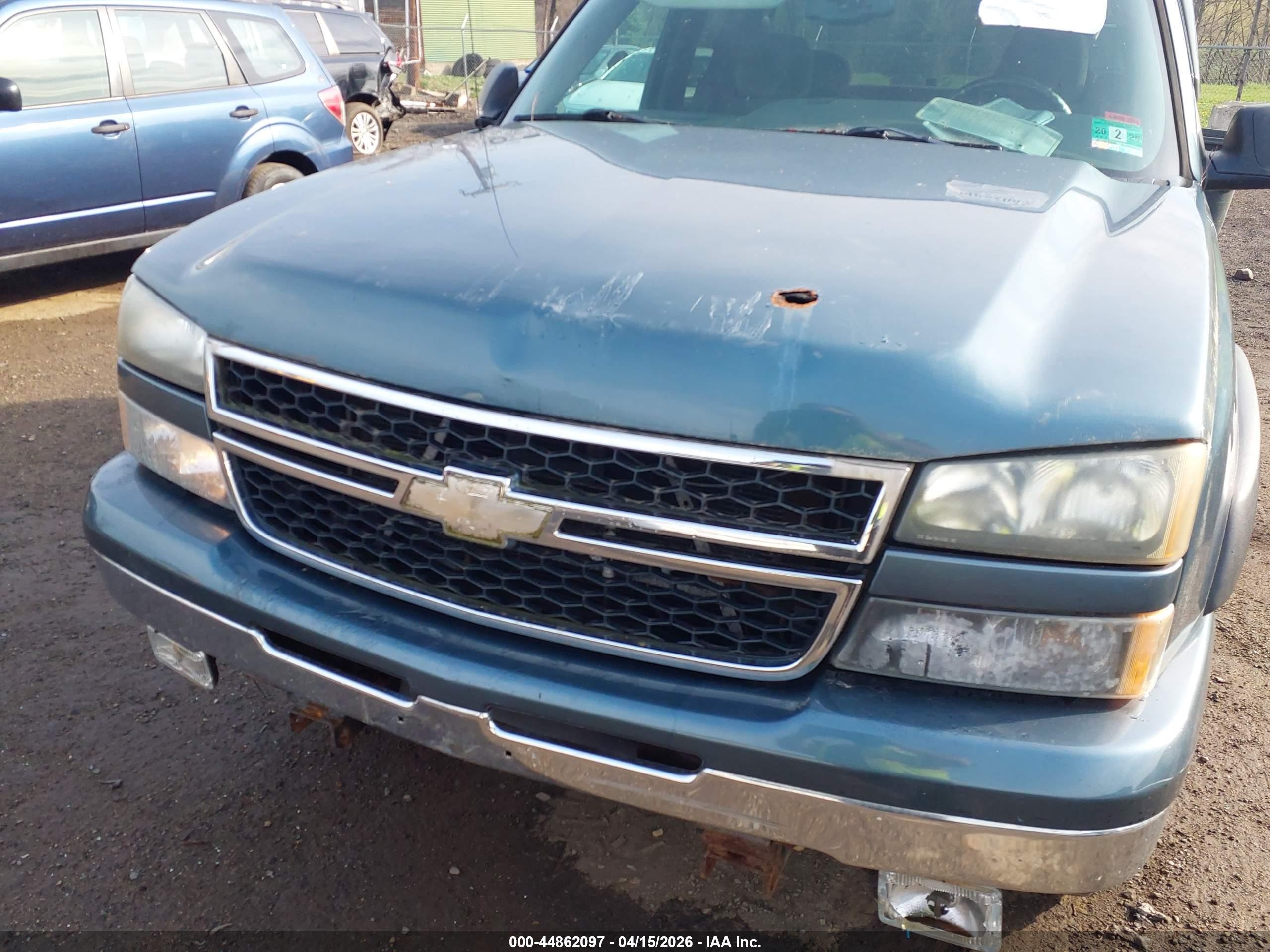 CHEVROLET SILVERADO image 6