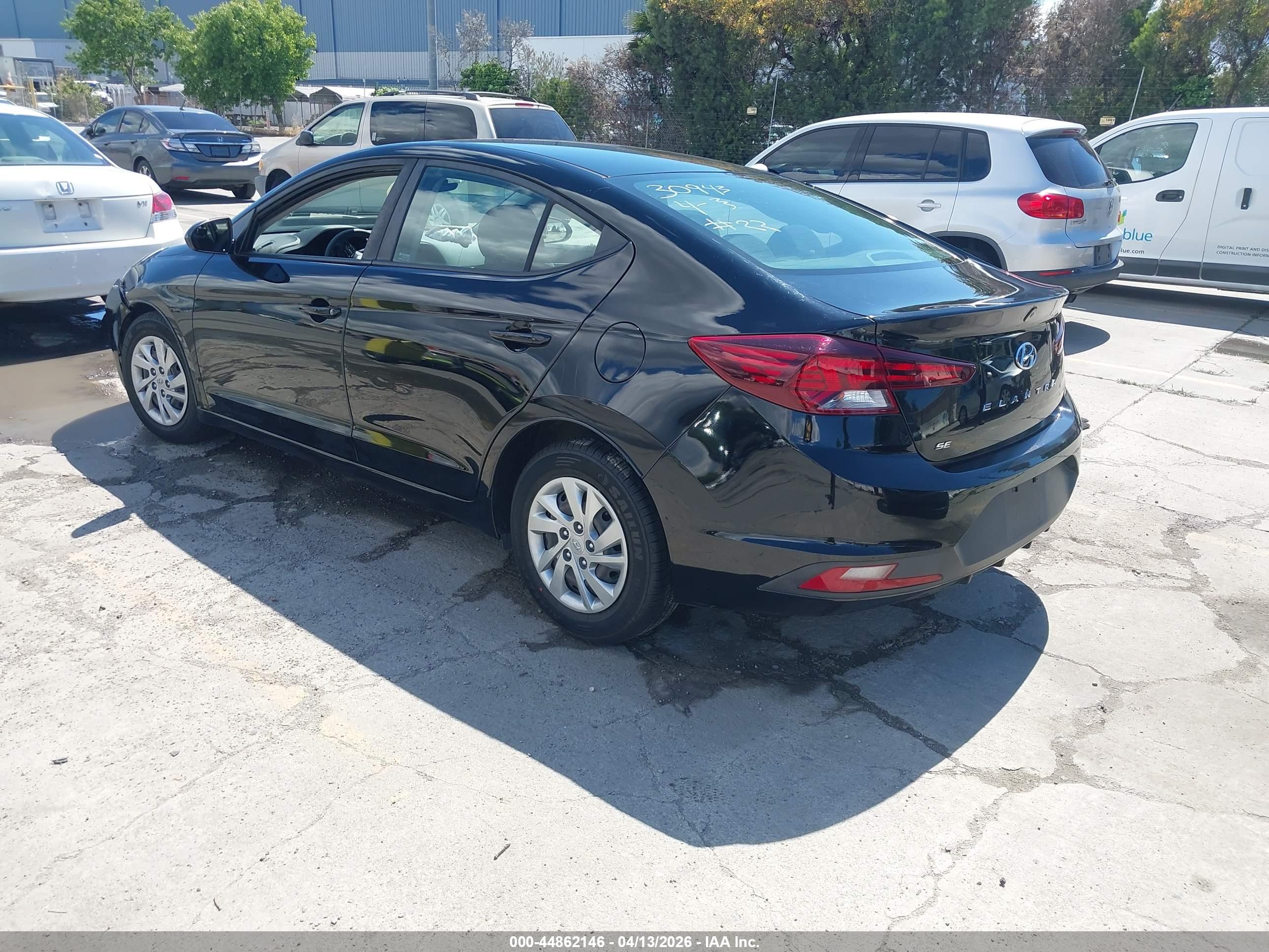 HYUNDAI ELANTRA image 3