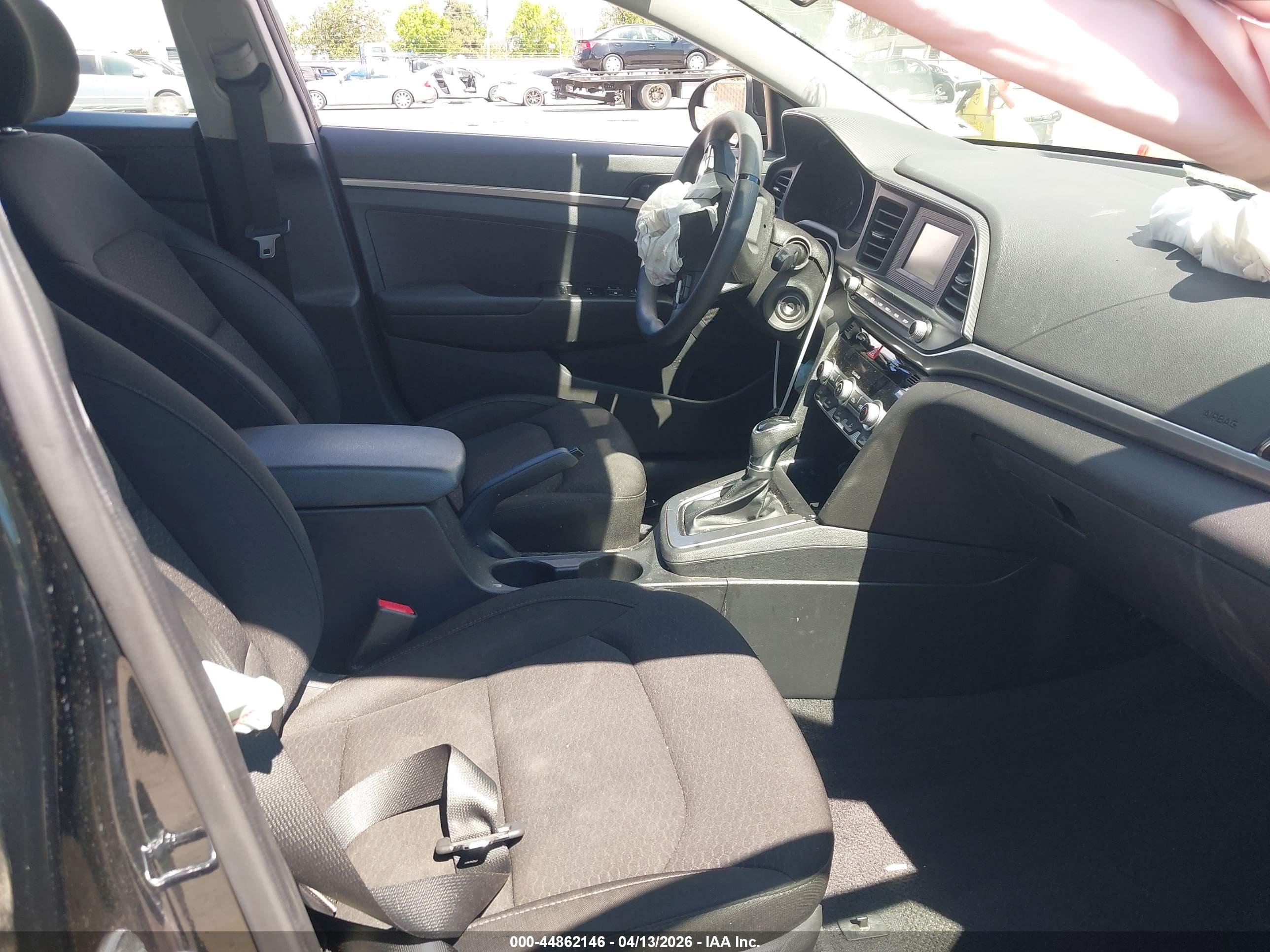 HYUNDAI ELANTRA image 5