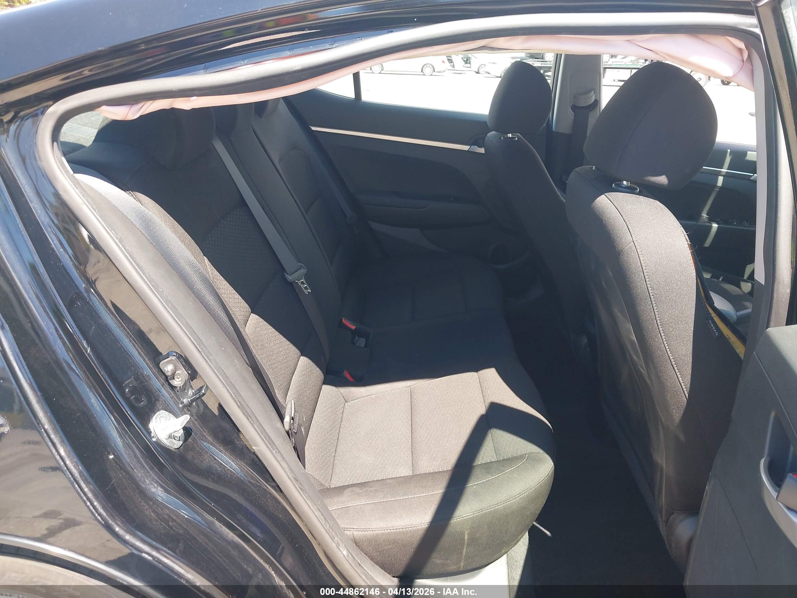 HYUNDAI ELANTRA image 8